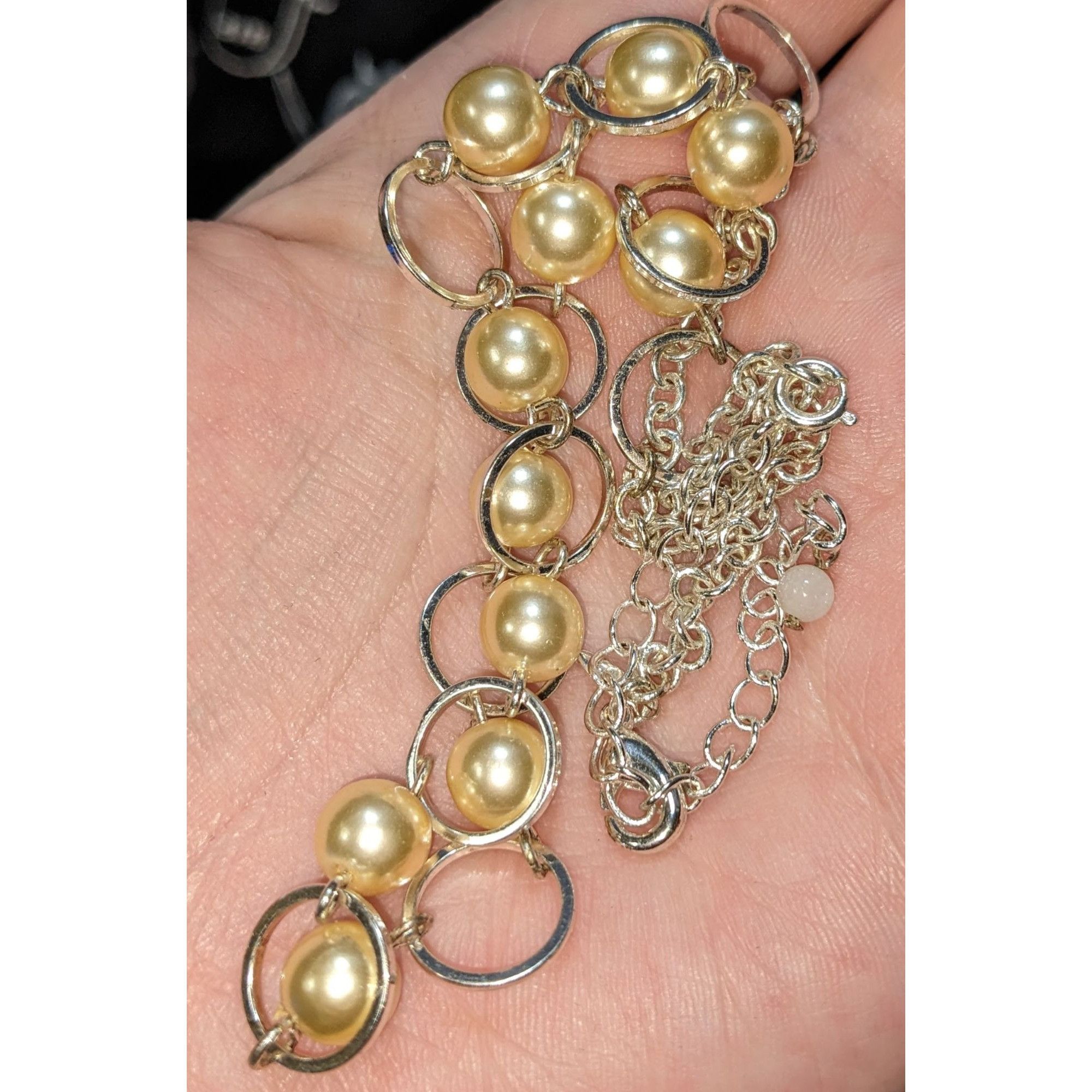 Other Vintage Avon Faux Pearl & Silver Tone Necklace With Circular Size ONE SIZE - 2 Thumbnail