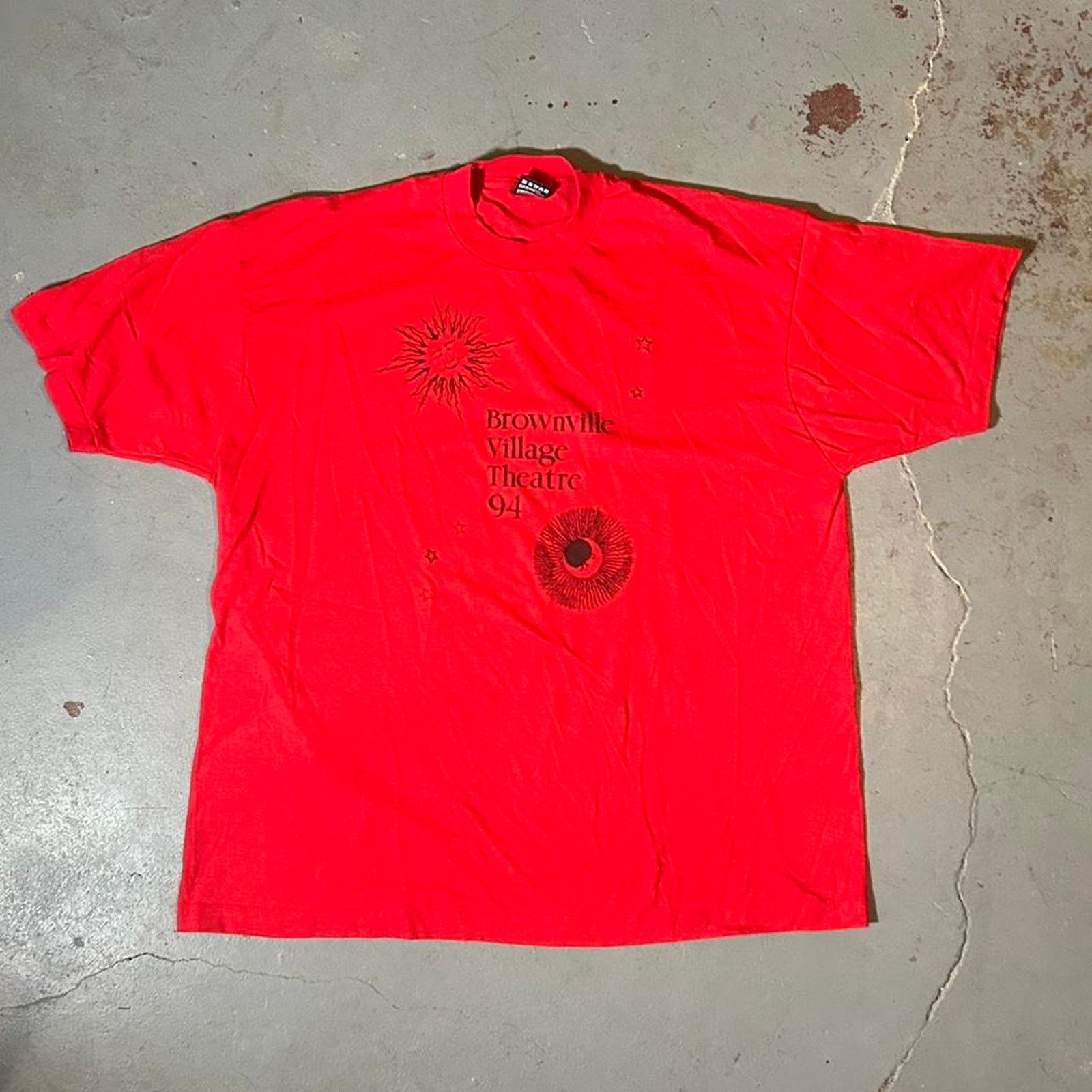 Fruit Of The Loom 90s red brownsville village theatre Size US XL / EU 56 / 4 - 1 Thumbnail