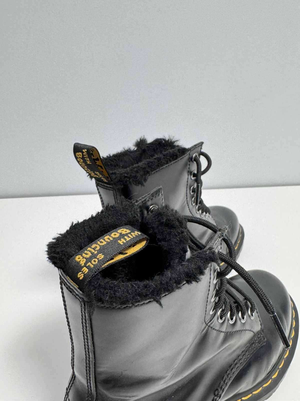 Dr. Martens Dr. Martens Black Sherpa Combs Boots Size US 7 / IT 37 - 8 Thumbnail