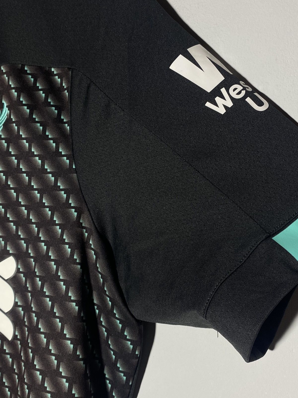 New Balance New Balance Liverpool FC 2019/20 Third Football Shirt Size US S / EU 44-46 / 1 - 11 Thumbnail