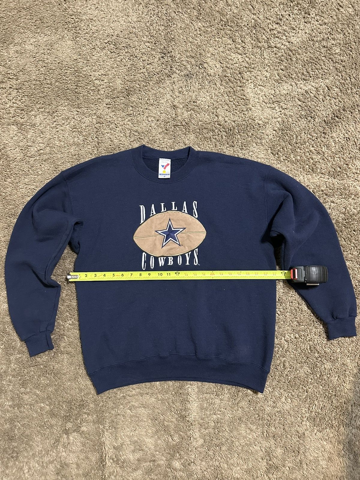 NFL × Vintage Vintage NFL Dallas Cowboys “football” sweater 90s size large Size US L / EU 52-54 / 3 - 4 Thumbnail