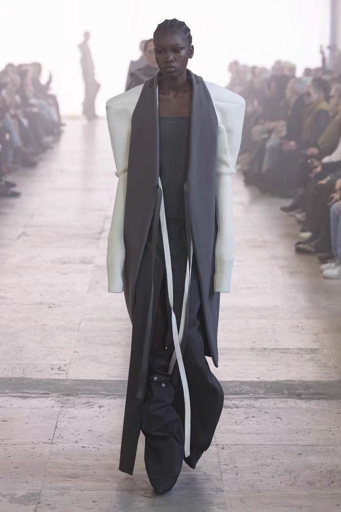 Rick Owens 25FW TIGHT White Leather Padded Shoulder Jacket Q8 Size US XXS / EU 40 - 4 Thumbnail