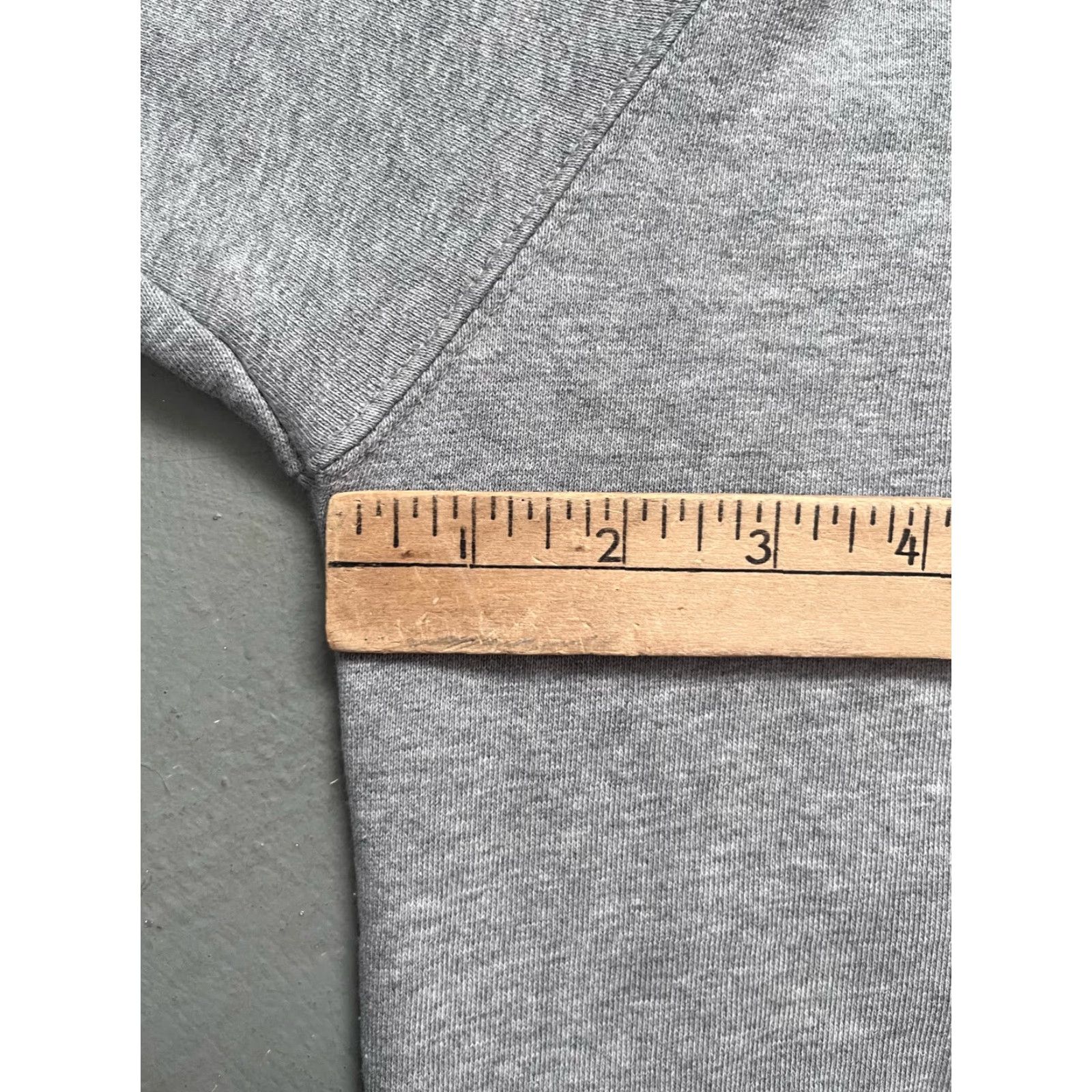 Gap VINTAGE Gap Sweatshirt Flag International Spell Out Made In USA Large L Gray USA Men Women Unisex Shirt Pullover Crewneck Distressed Pre-Owned Size US L / EU 52-54 / 3 - 4 Thumbnail