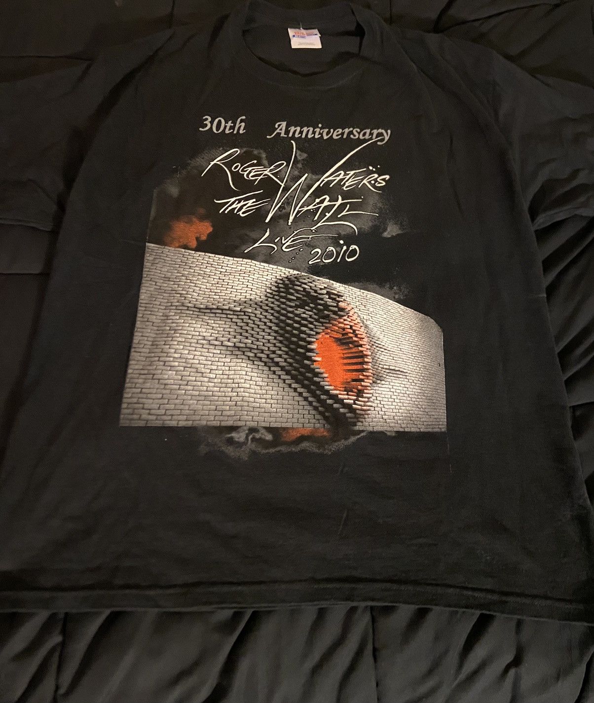 Band Tees × Pink Floyd 2010 Roger Waters The Wall T Pink Floyd size XL Size US XL / EU 56 / 4 - 1 Thumbnail