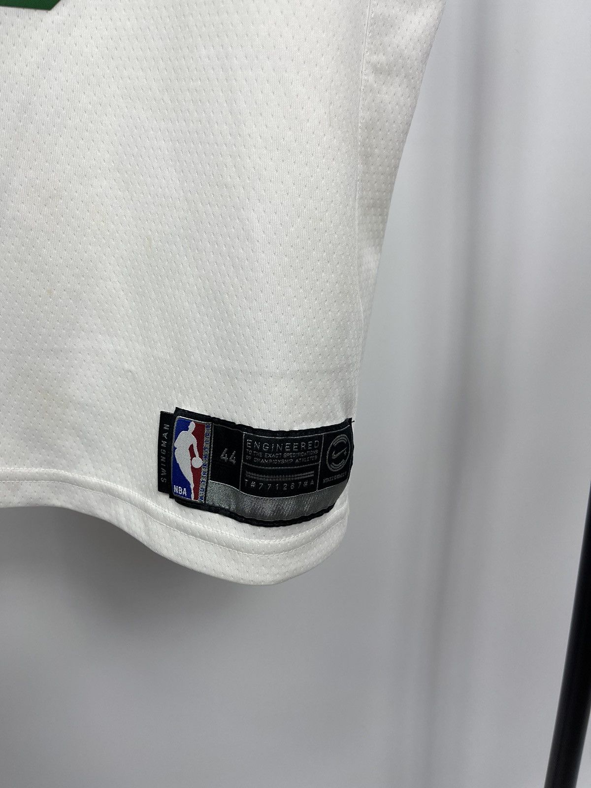 Nike Boston Celtics Jersey Mens Size M Basketball #8 Walker Nike Size US M / EU 48-50 / 2 - 5 Thumbnail