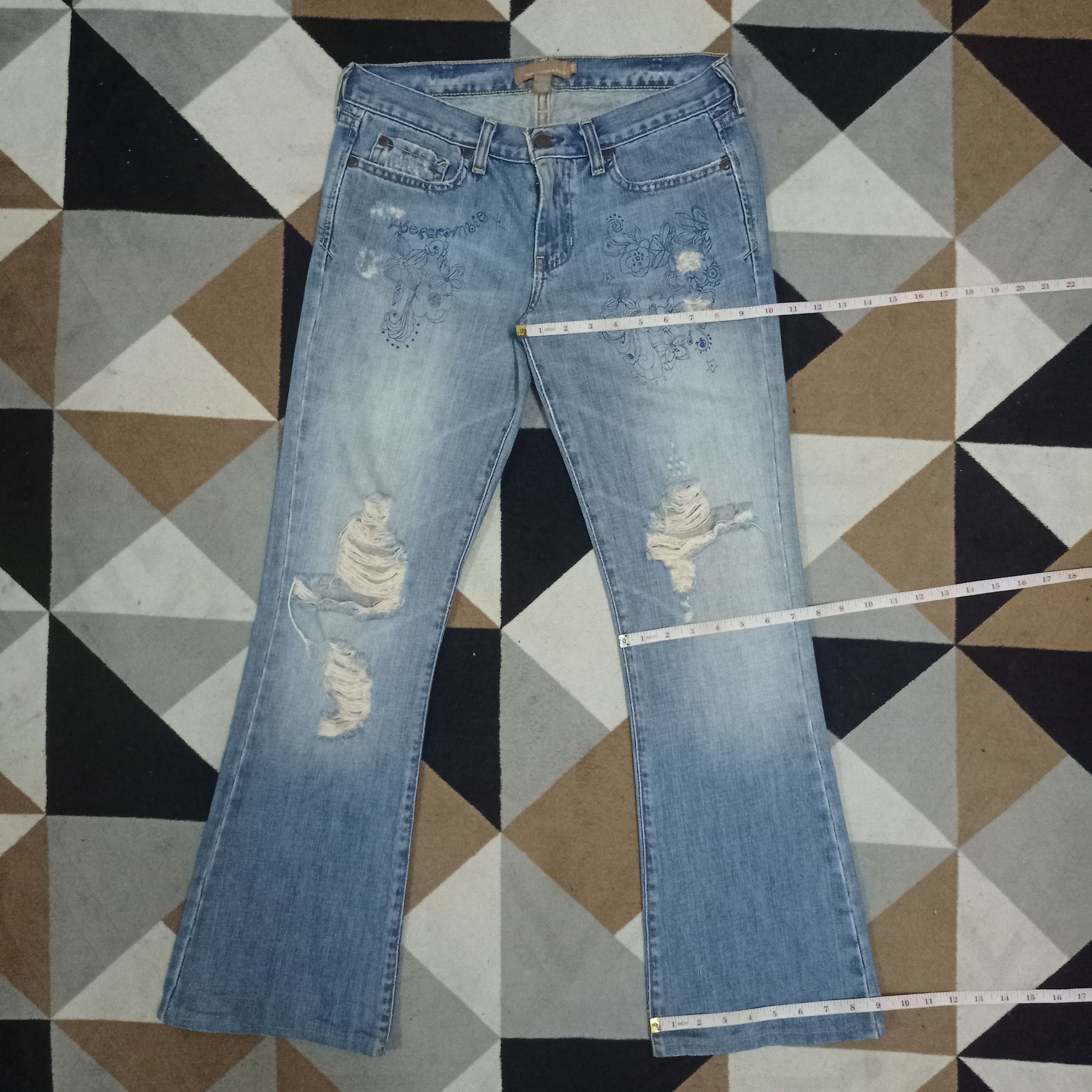 Abercrombie & Fitch Vintage Abercrombie Art Drawing Distressed Flare Jeans Size 30" / US 8 / IT 44 - 11 Thumbnail