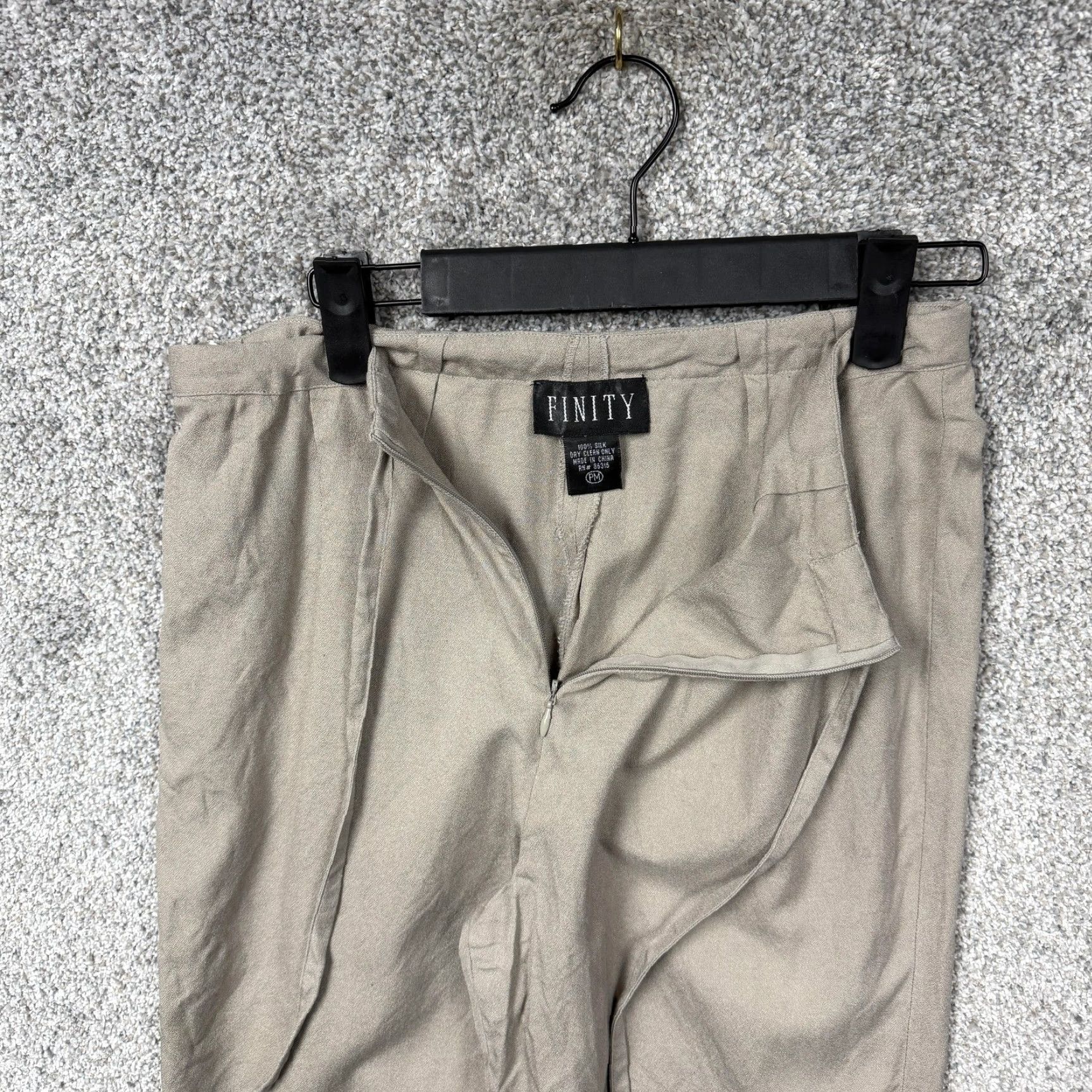 Vintage VINTAGE Finity Silk Crepe Cropped Pants Womens PM 29x22.5 Beige Pockets Flat Front Zip Tie Belt 90s Boho Retro Size 32" / US 10 / IT 46 - 6 Thumbnail