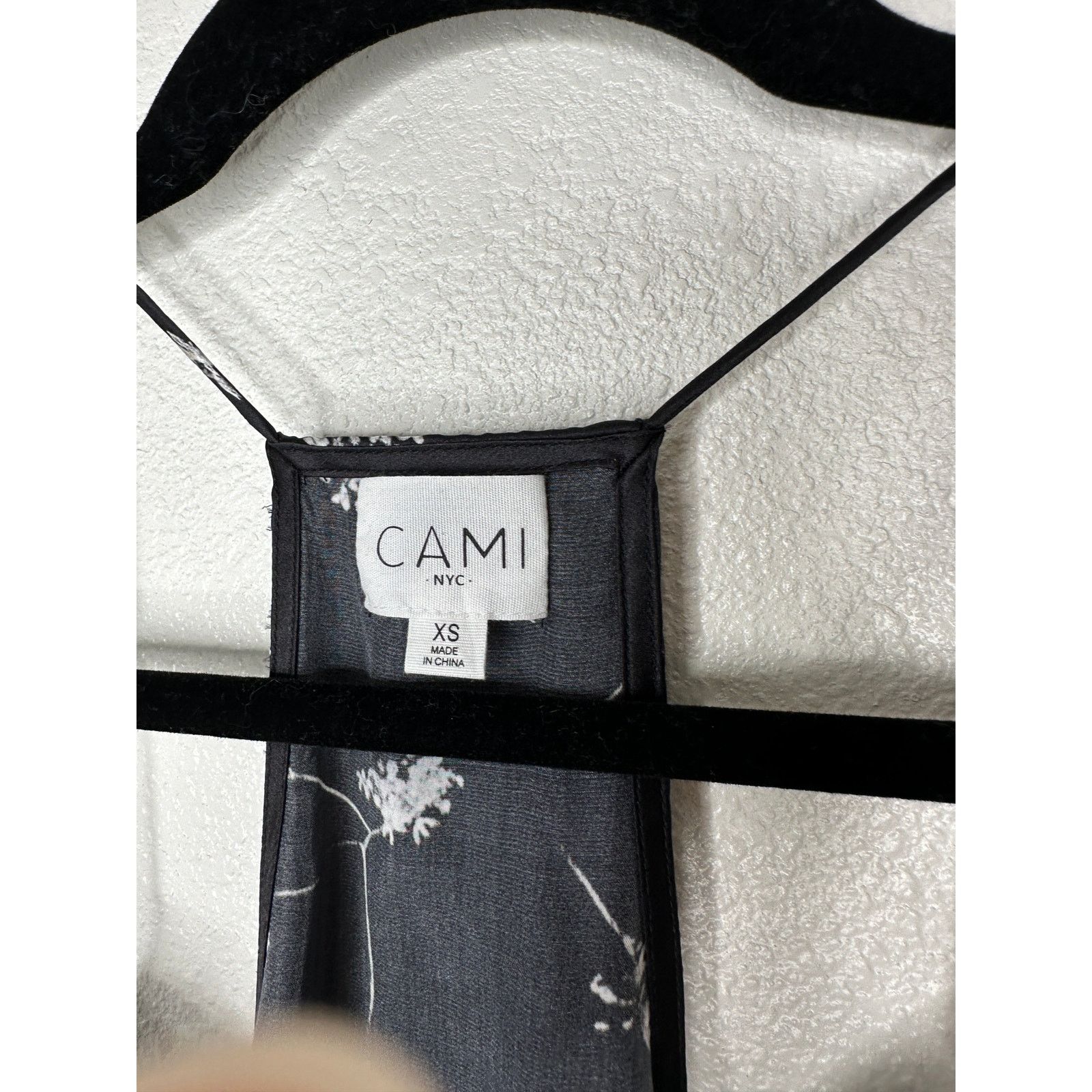 CAMI NYC Cami NYC Black White Floral Lace Trim Silk Racer Cami Top XS Size XS / US 0-2 / IT 36-38 - 4 Thumbnail