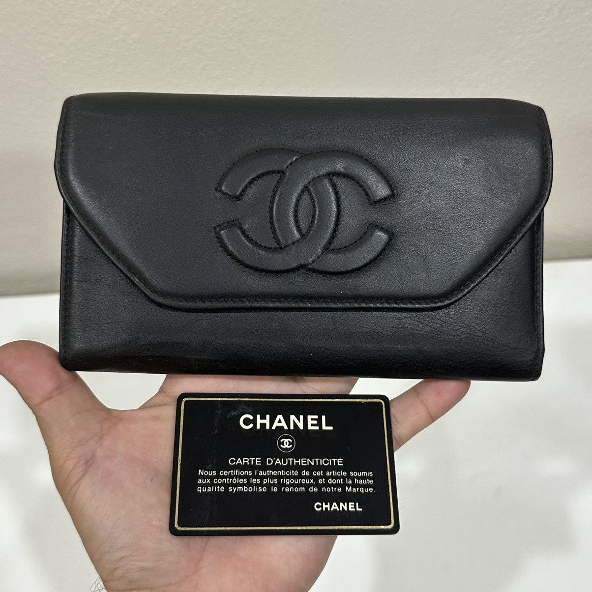 Chanel ‼️YES‼️VINTAGE CHANEL BLACK LEATHER WALLET WITH CC STITCH MARK Size ONE SIZE - 1 Thumbnail