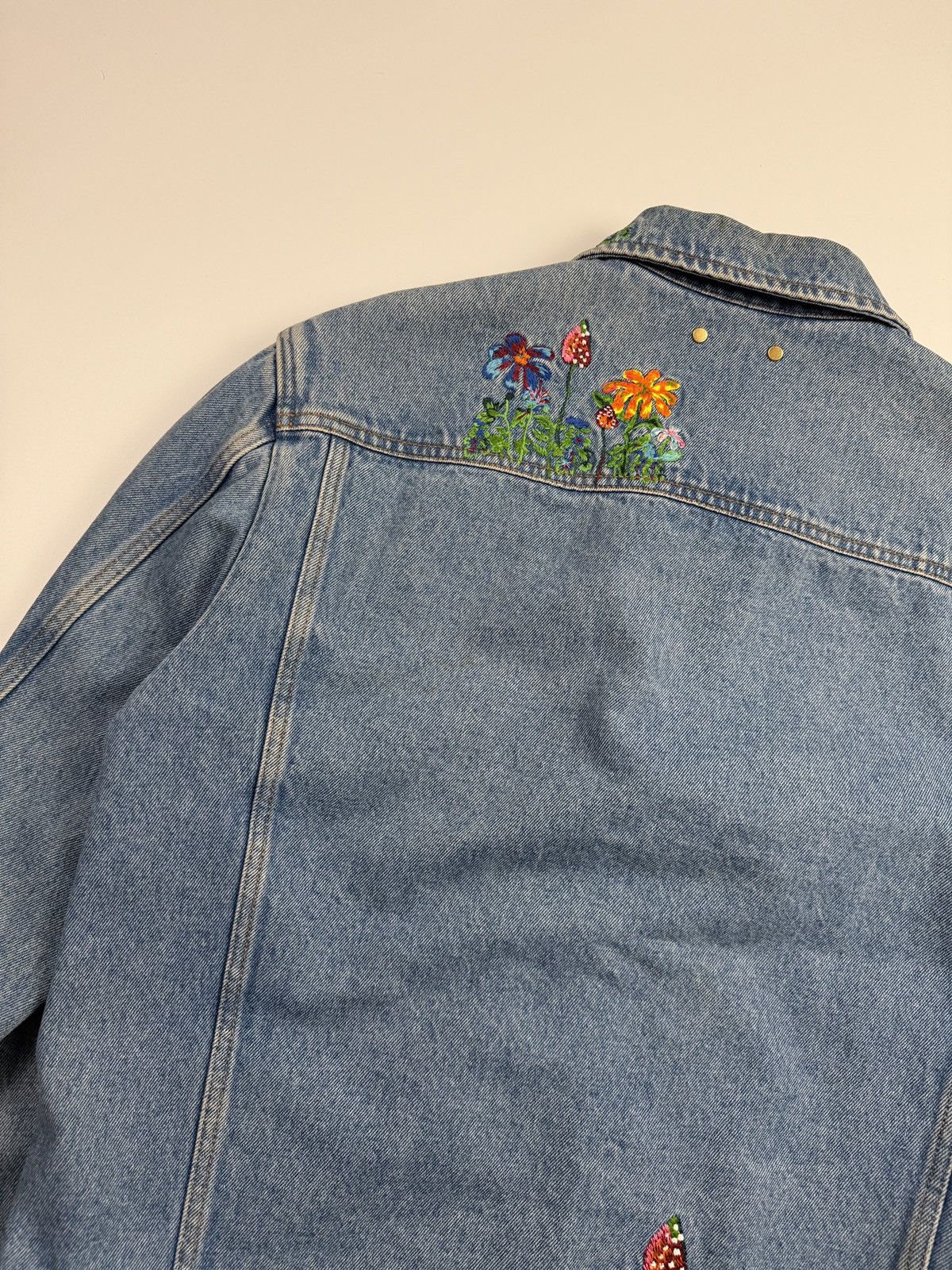 Louis Vuitton SS22 FLORAL EMBROIDERED DENIM JACKET Size US L / EU 52-54 / 3 - 7 Thumbnail