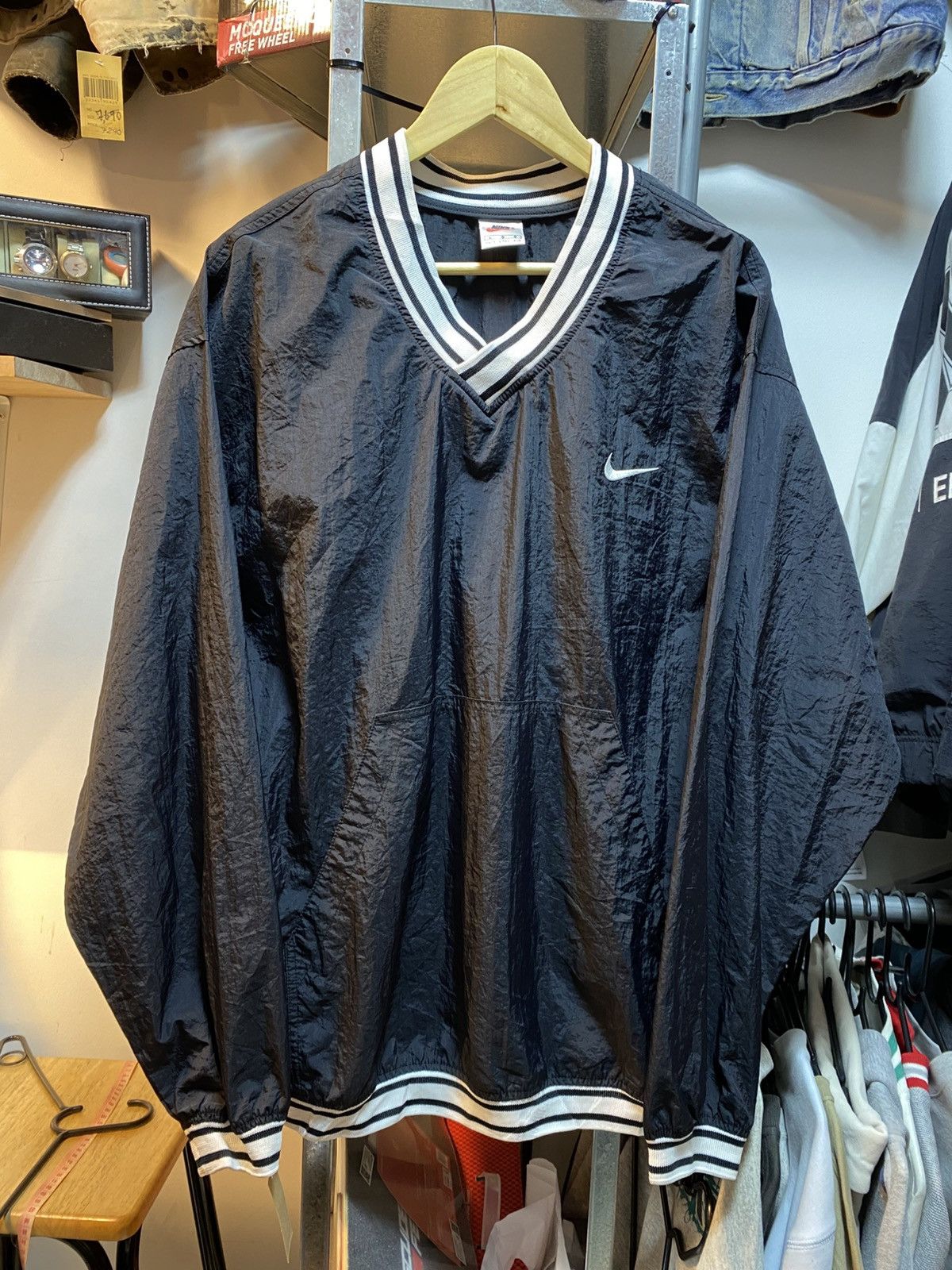 Nike Vintage Nike V- Neck Windbreaker Size US L / EU 52-54 / 3 - 1 Thumbnail