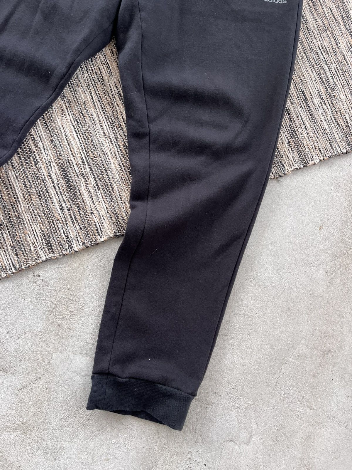 Adidas Vintage Adidas Black Minimalistic sportswear Y2K Sweatpants Size US 34 / EU 50 - 4 Thumbnail