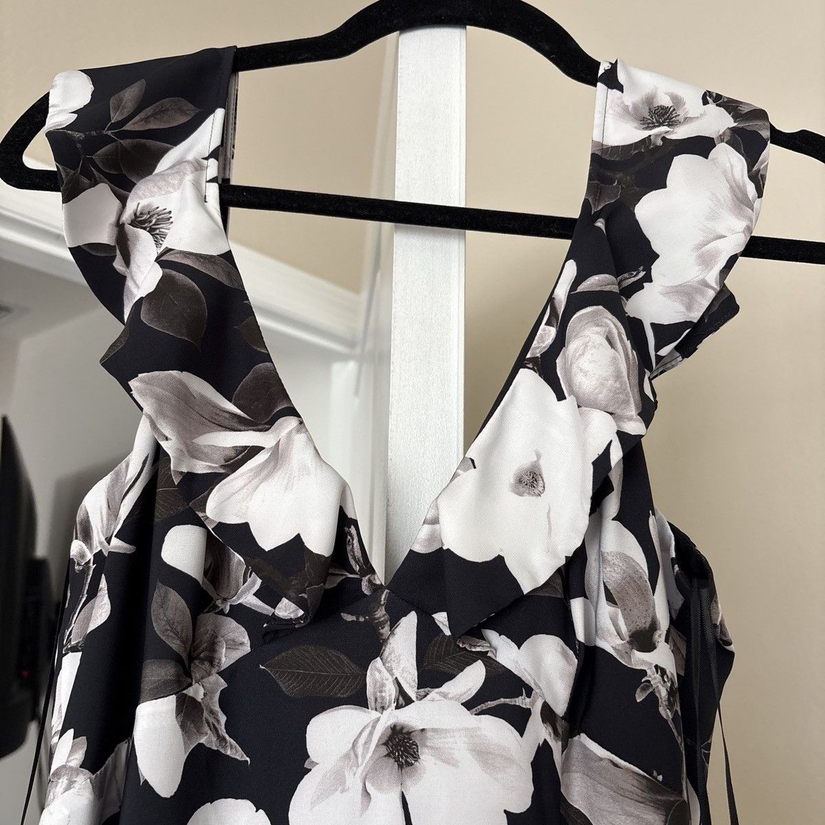 Express Monochromatic high-low dress with slit Size XS / US 0-2 / IT 36-38 - 3 Thumbnail