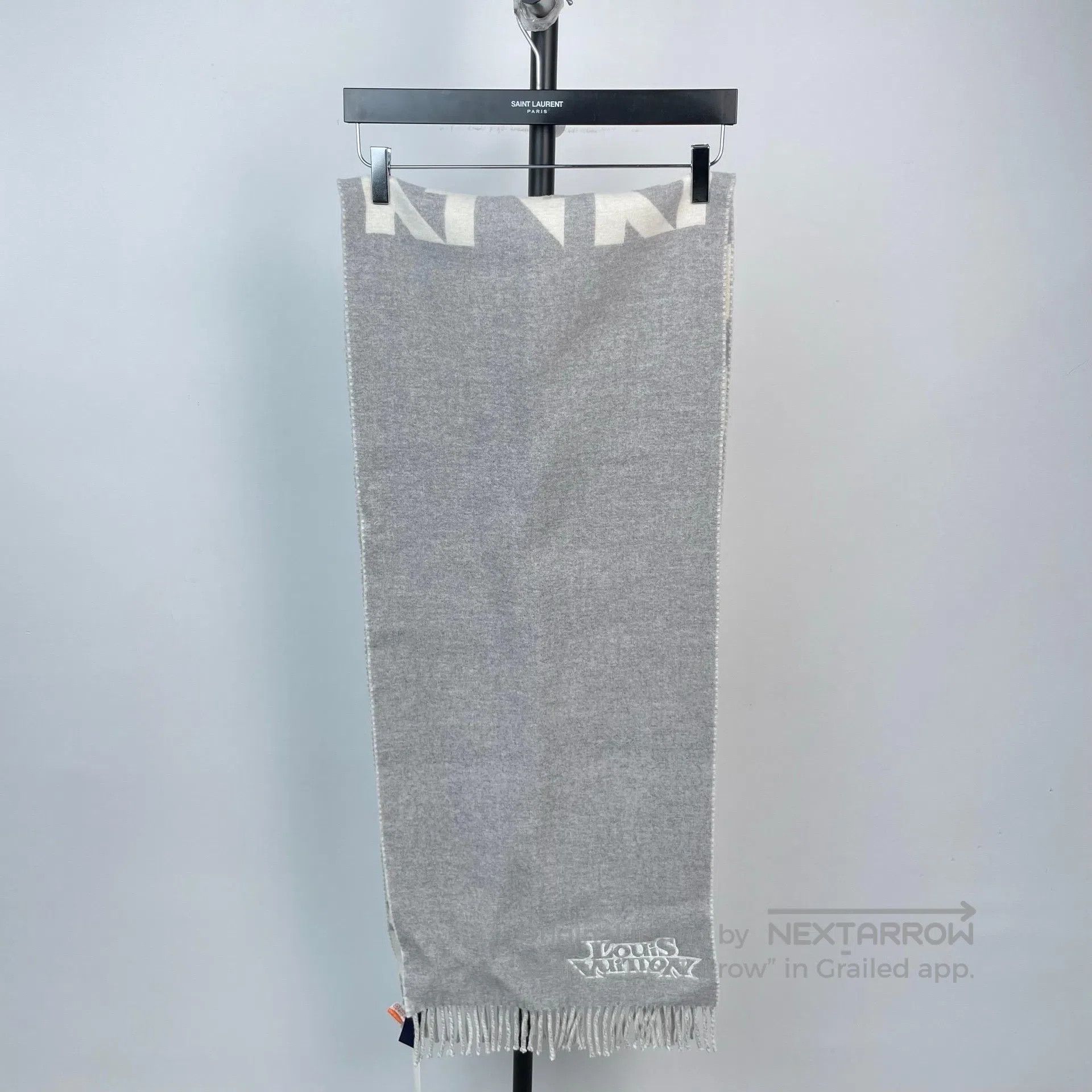 Louis Vuitton Louis Vuitton Houndstooth gray and white fringed large log Size ONE SIZE - 6 Thumbnail