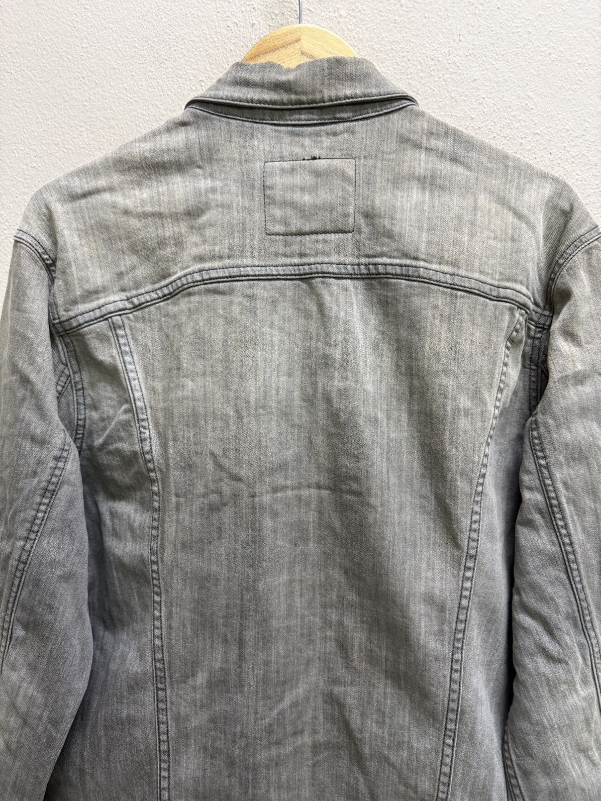 Levi's Levi’s Black Fade Denim Trucker Jacket Size US M / EU 48-50 / 2 - 24 Thumbnail