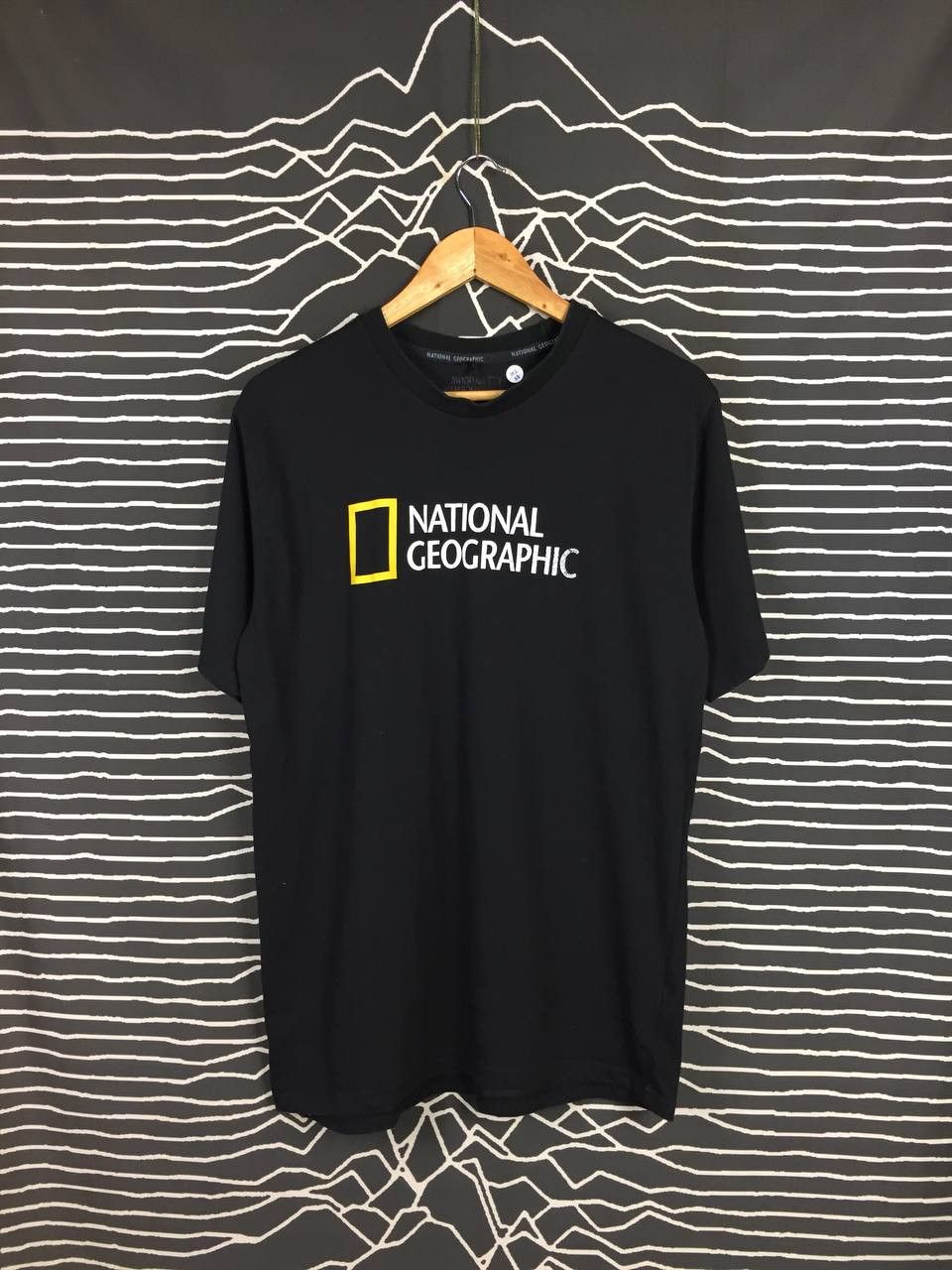 Vintage National Geographic Television Channel Big Logo Tee Size US M / EU 48-50 / 2 - 1 Thumbnail