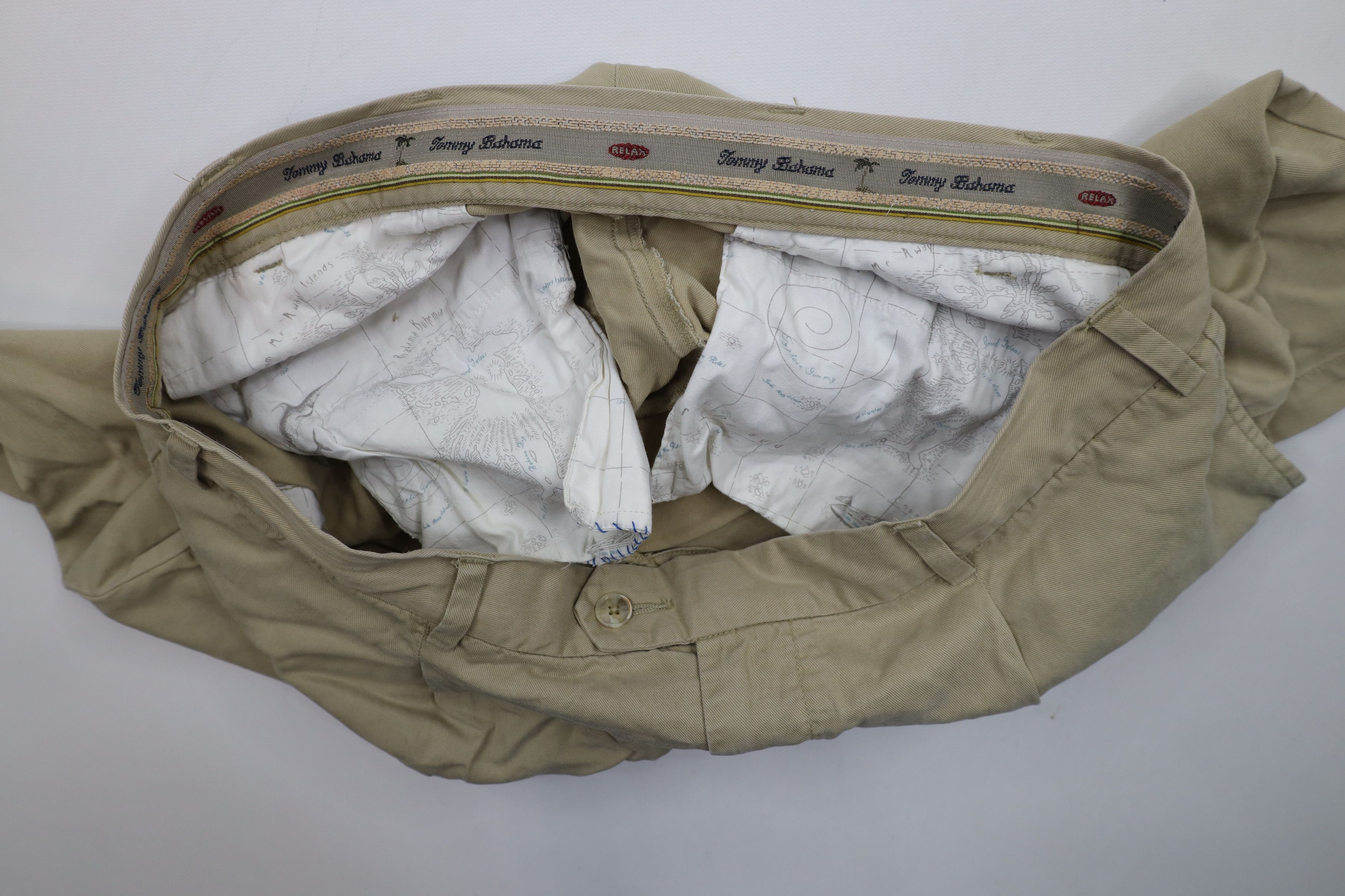 Tommy Bahama × Vintage Vintage 90s Tommy Bahama Above Knee Golf Chino Shorts Size US 35 - 8 Thumbnail