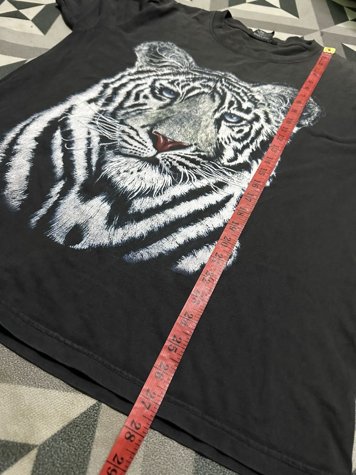 Vintage Vintage 90s Tiger mirror printed tshirt Size US L / EU 52-54 / 3 - 7 Thumbnail