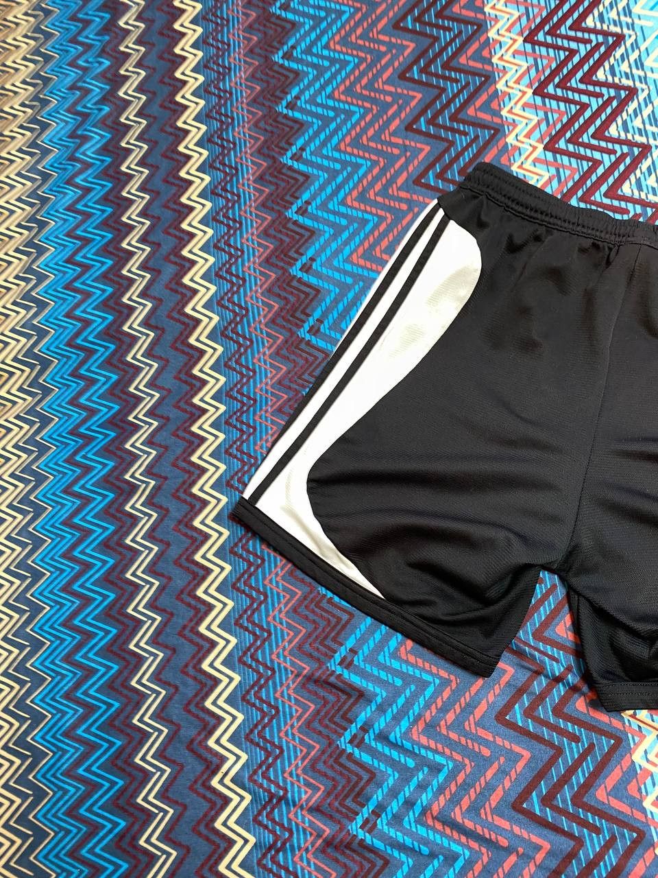 Adidas streetwear Adidas black shorts Vintage Y2K logo Size US 32 / EU 48 - 7 Thumbnail