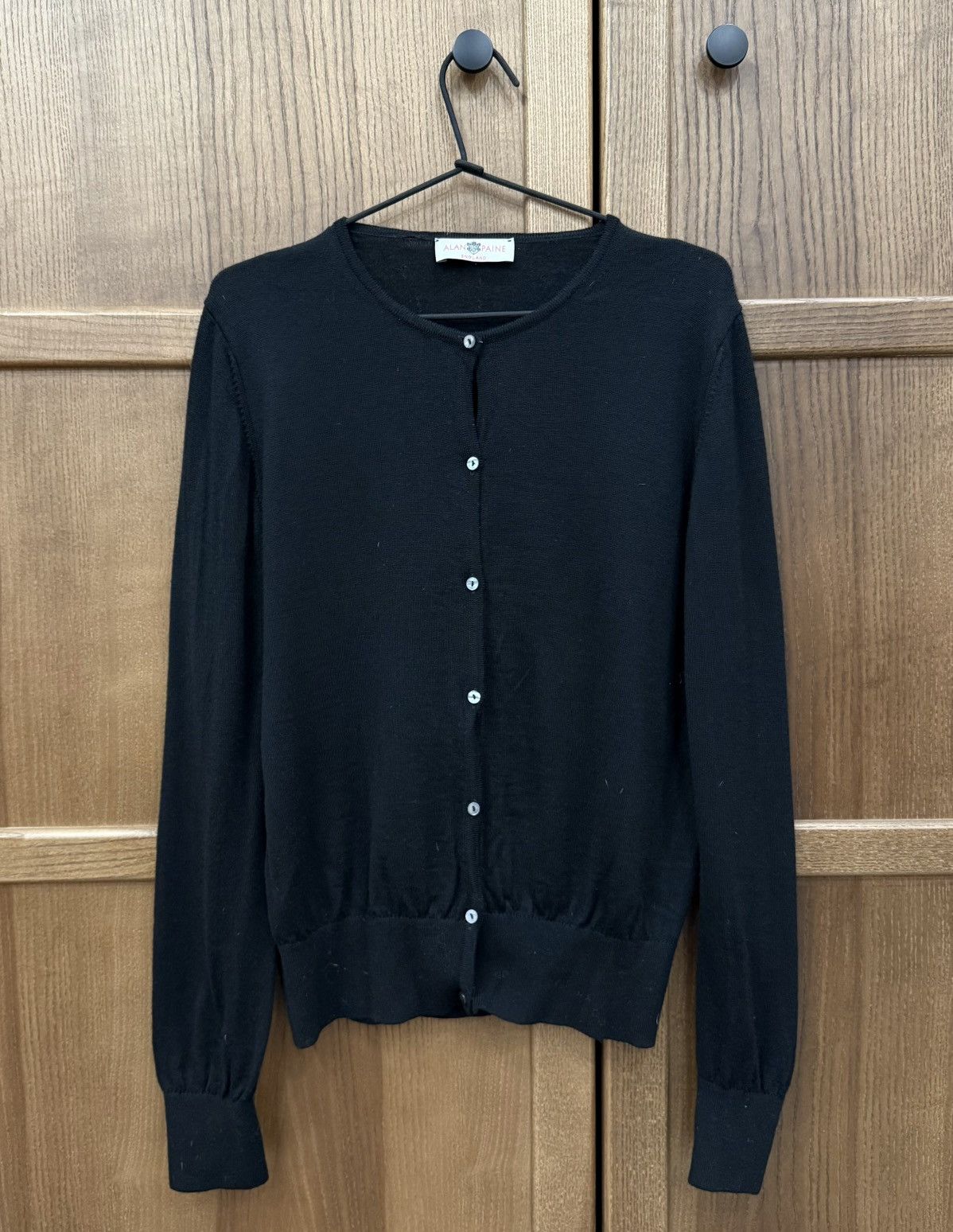 Alan Paine Vintage Alan Paine England Black Merino Wool Cardigan Size L / US 10 / IT 46 - 1 Thumbnail
