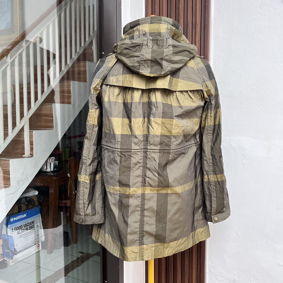 Burberry Authentics Burberry Britt Coat Jacket Tartan Patern Size M / US 6-8 / IT 42-44 - 2 Thumbnail