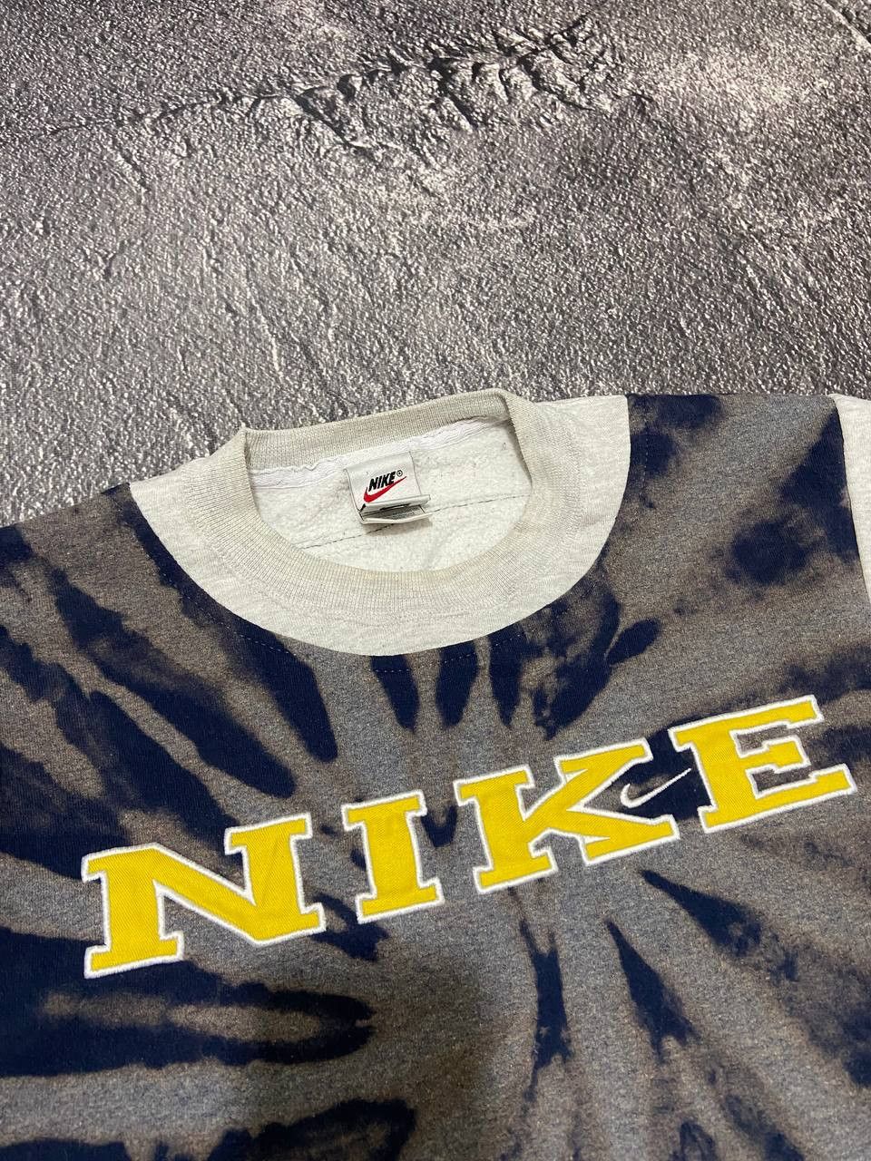 Nike Vintage Nike big print custom fit rare sweatshirt Size US L / EU 52-54 / 3 - 5 Thumbnail
