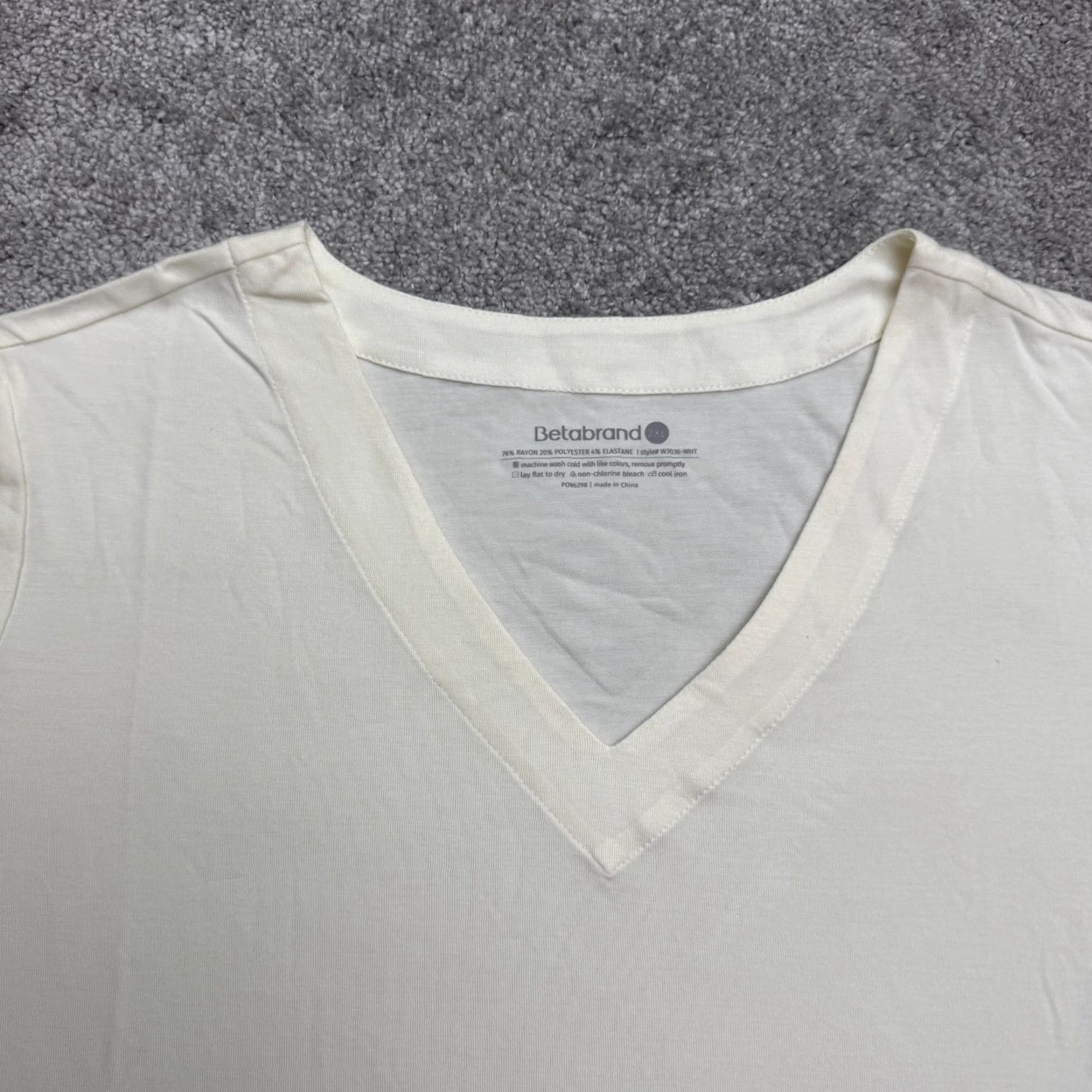 Essentials Betabrand T-Shirt Womens 2XL Ivory V-Neck Short Sleeve Casual Tee NWT Size XXL / US 16-18 / IT 52-54 - 4 Thumbnail