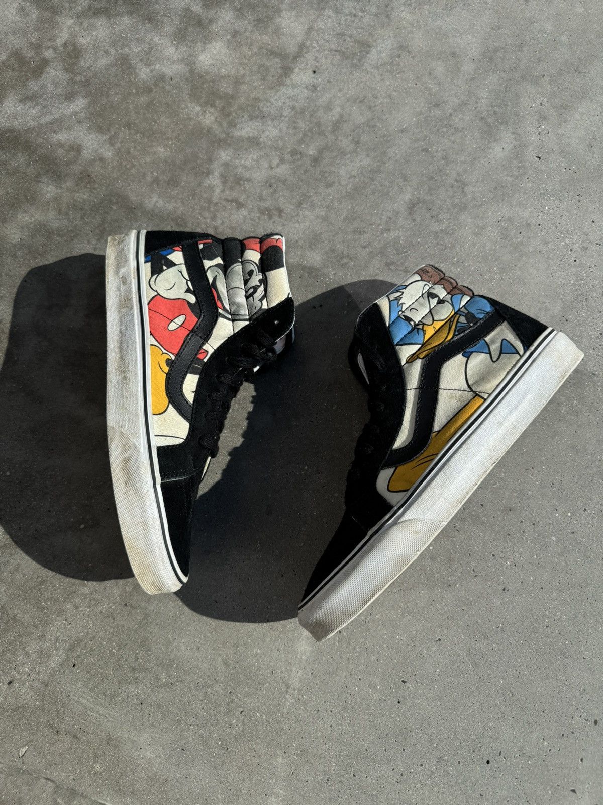Vans × Warner Bros Warner Bros x Vans Disney Sk8-Hi skate high Size US 9 / EU 42 - 2 Thumbnail