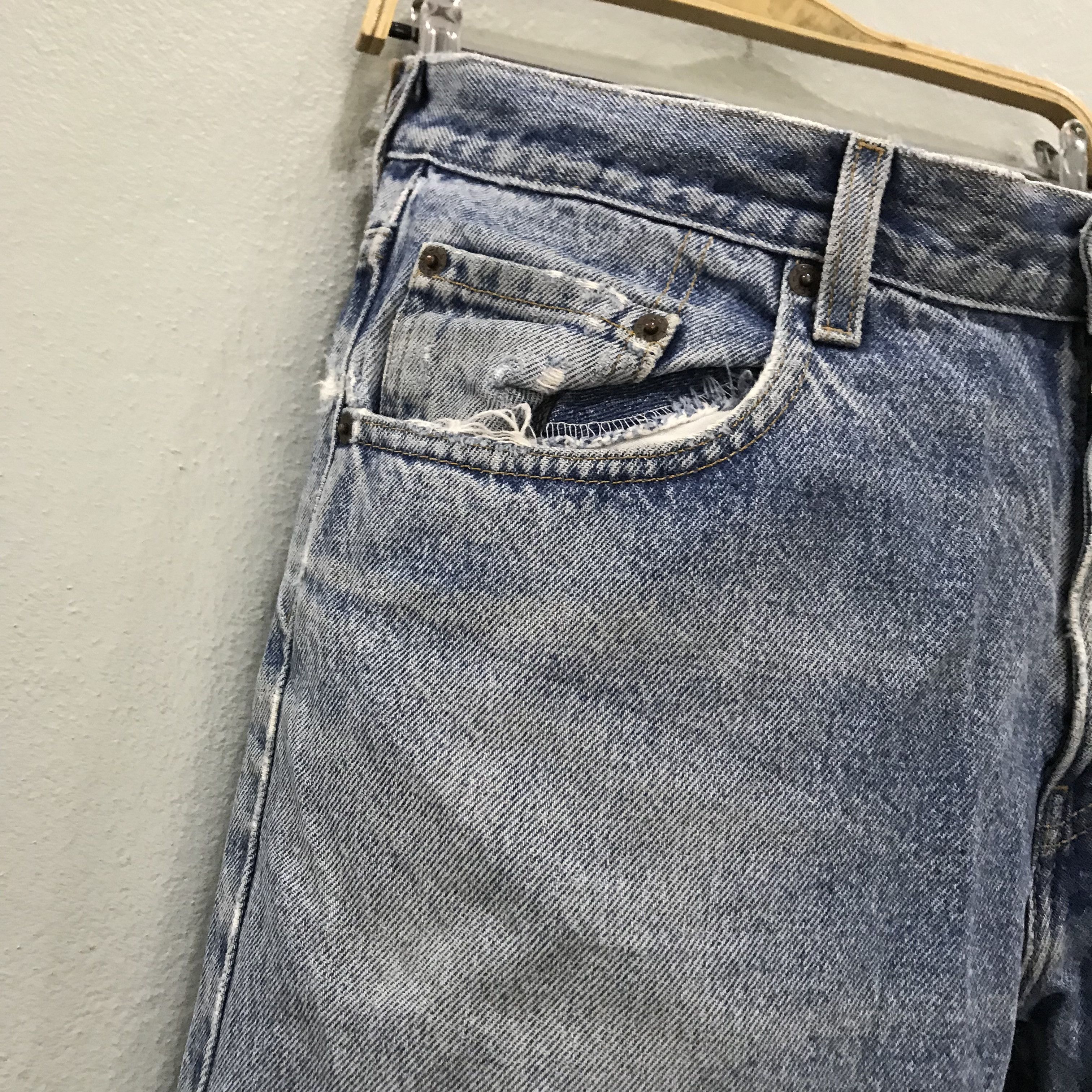 Levi's Vintage Levi’s 569 Loose Straight Light Wash Distressed Size US 34 / EU 50 - 5 Thumbnail