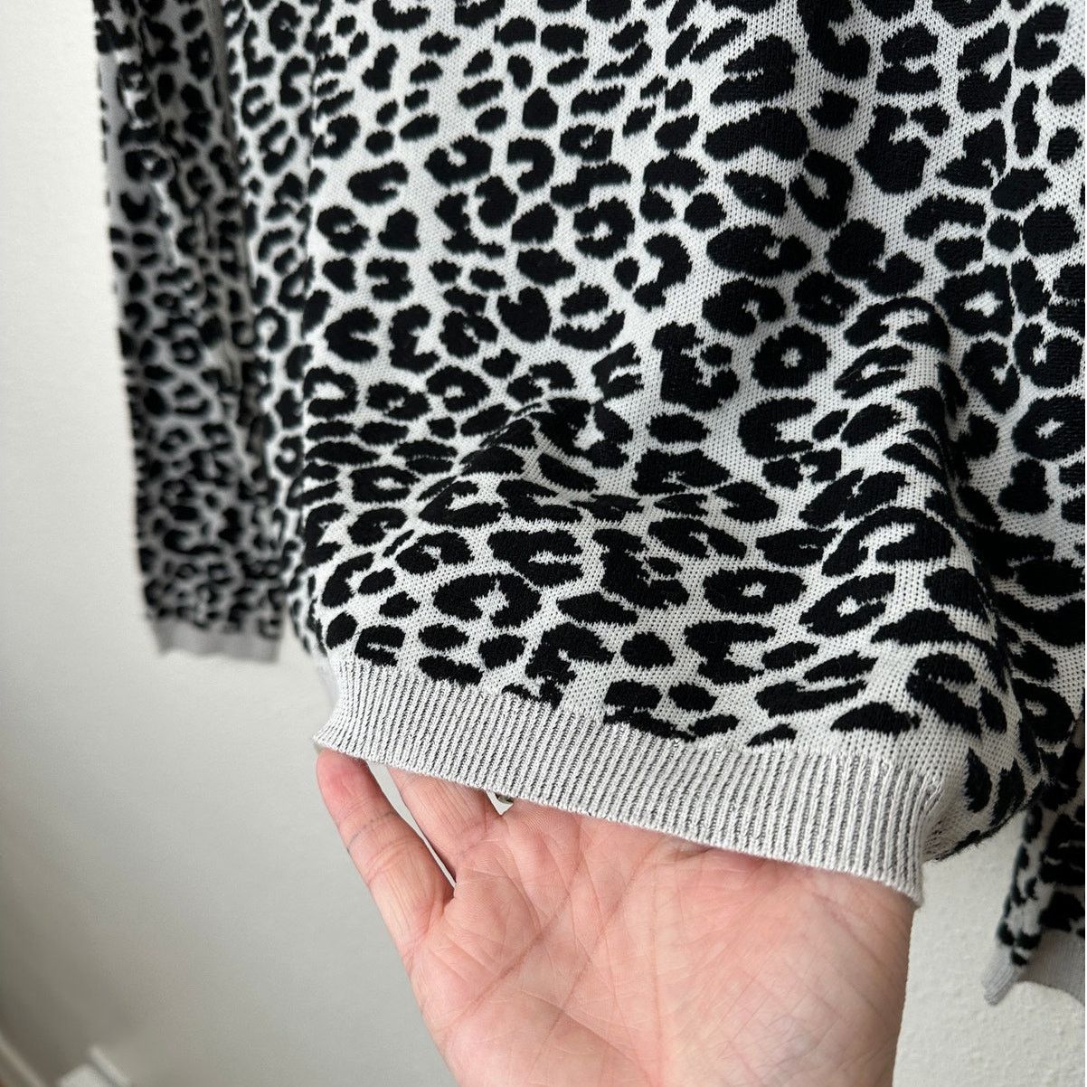 Express Express Black & Gray Leopard Print Boat neck Thin Sweater M Size M / US 6-8 / IT 42-44 - 4 Thumbnail