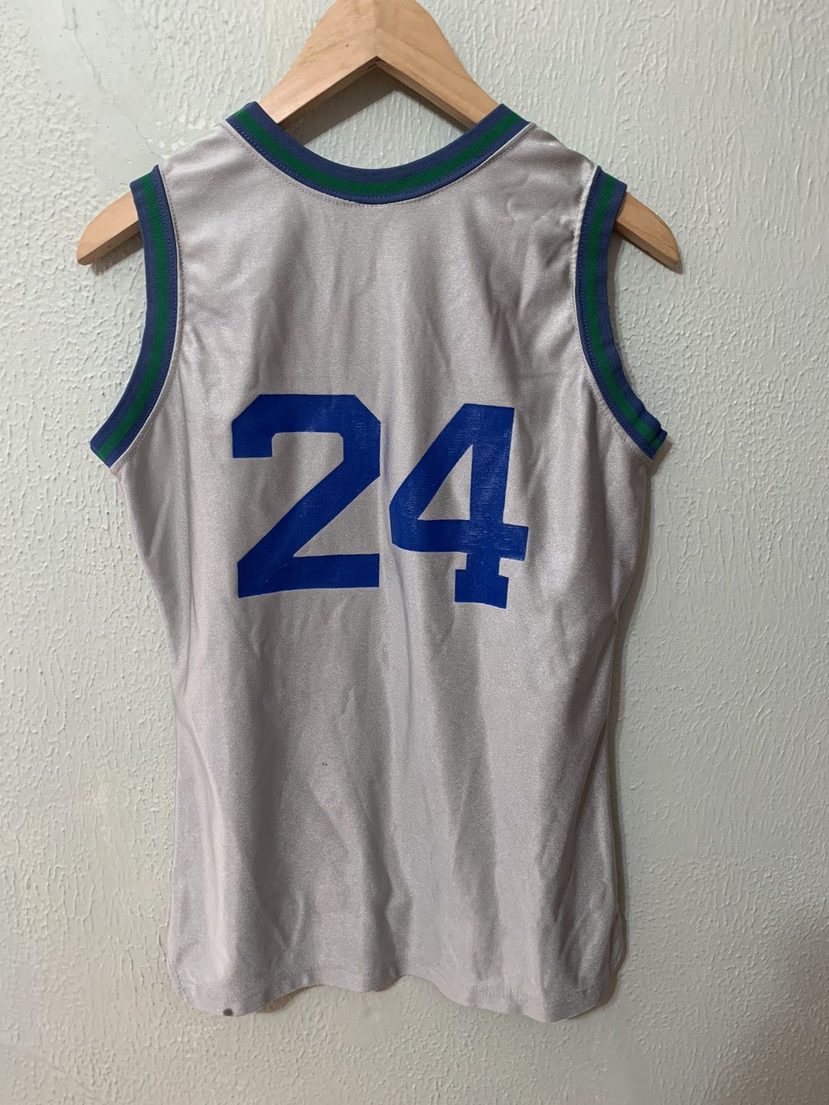 Champion × Vintage Vintage Champion MN Lakers Jersey #24 Size US S / EU 44-46 / 1 - 1 Thumbnail