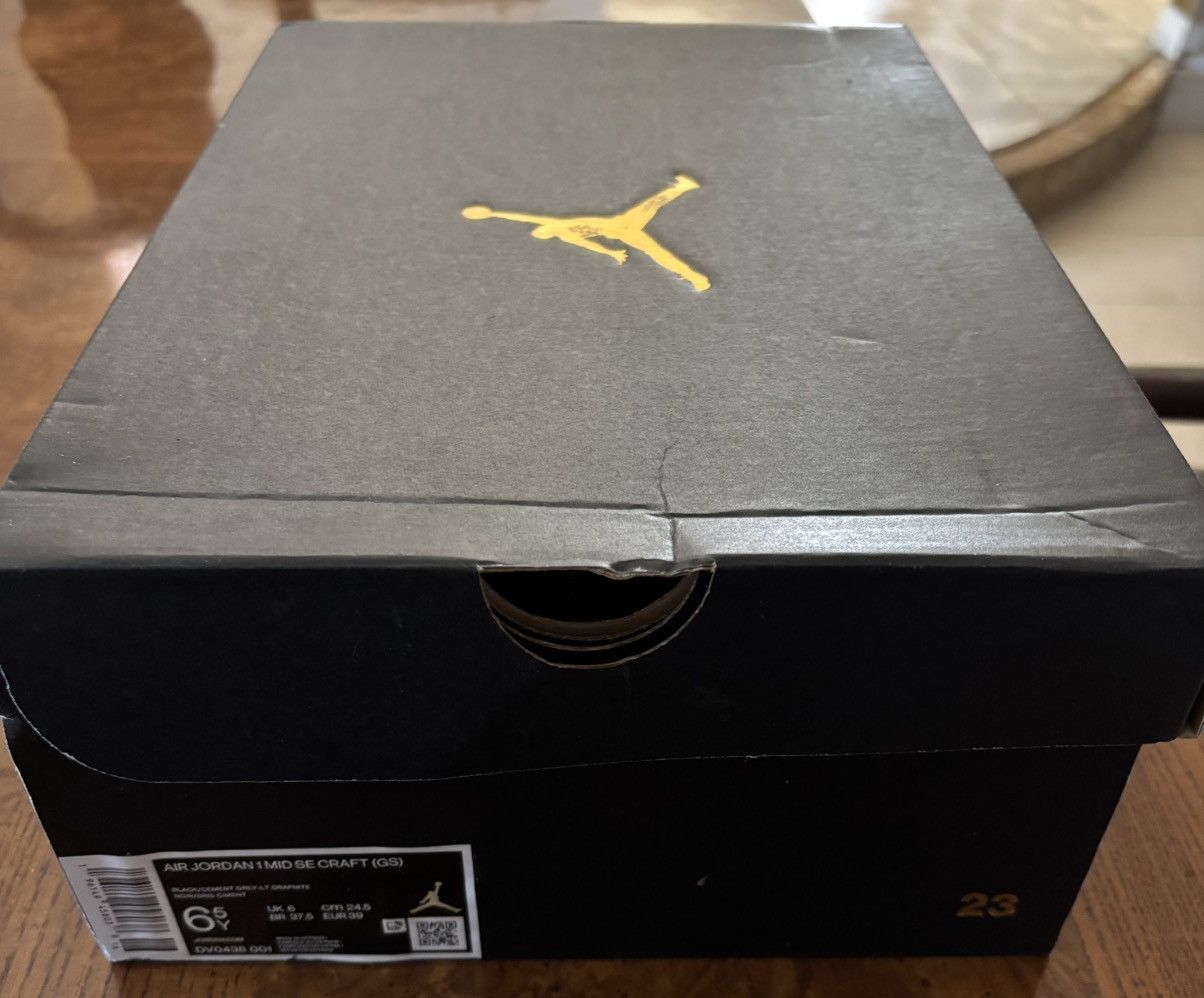 Jordan Brand Air Jordan 1 Mid SE Craft GS 'Inside Out - Black' Size US 6.5 / EU 39-40 - 9 Thumbnail