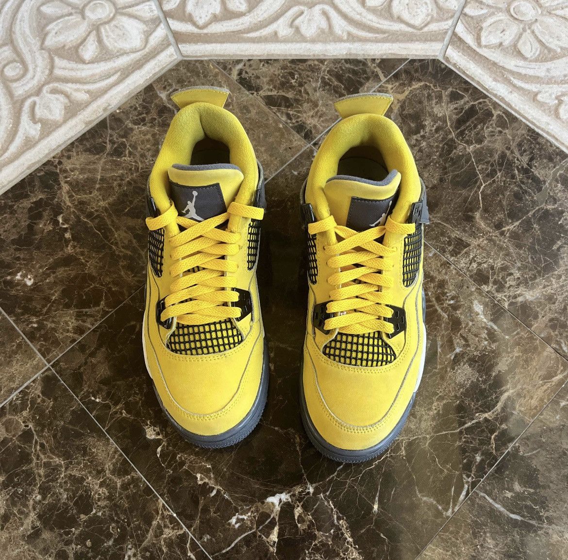 Jordan Brand Air Jordan 4 Retro GS “Lightning” 2021 size 5.5Y Size US 5.5 / EU 38 - 4 Thumbnail