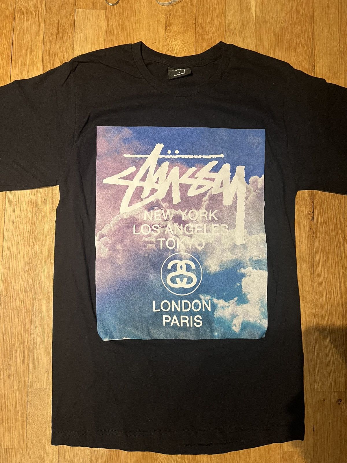 Stussy Stüssy World Tour Clouds Graphic Tee Size US S / EU 44-46 / 1 - 1 Thumbnail