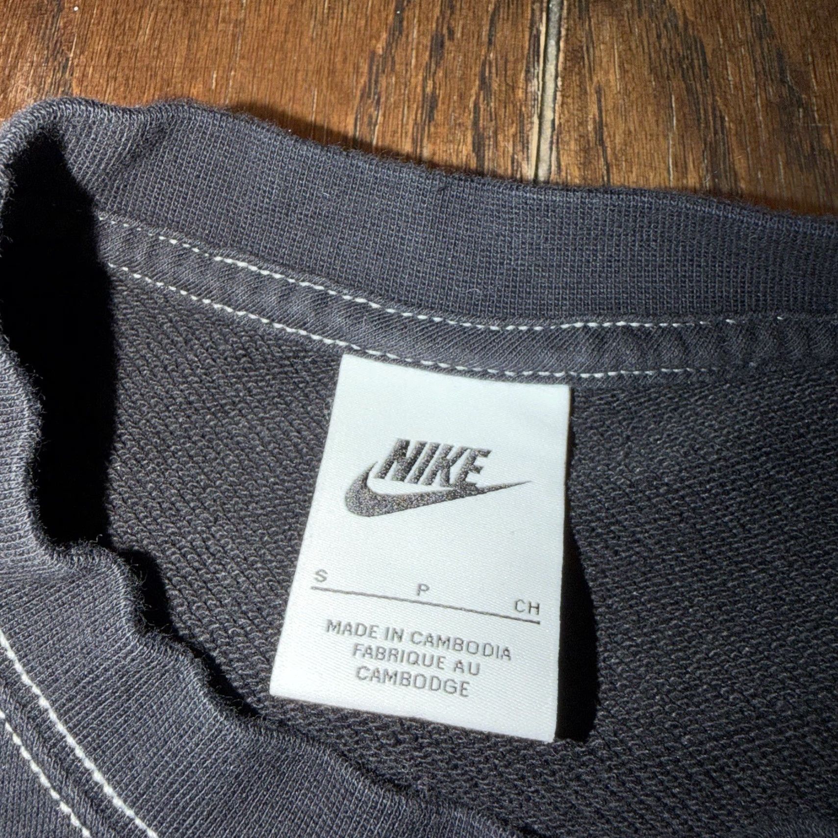 Nike NIKE Women’s Small Cropped Swoosh Fleece Crew Sweatshirt DO7211-010 Black Size S / US 4 / IT 40 - 3 Thumbnail