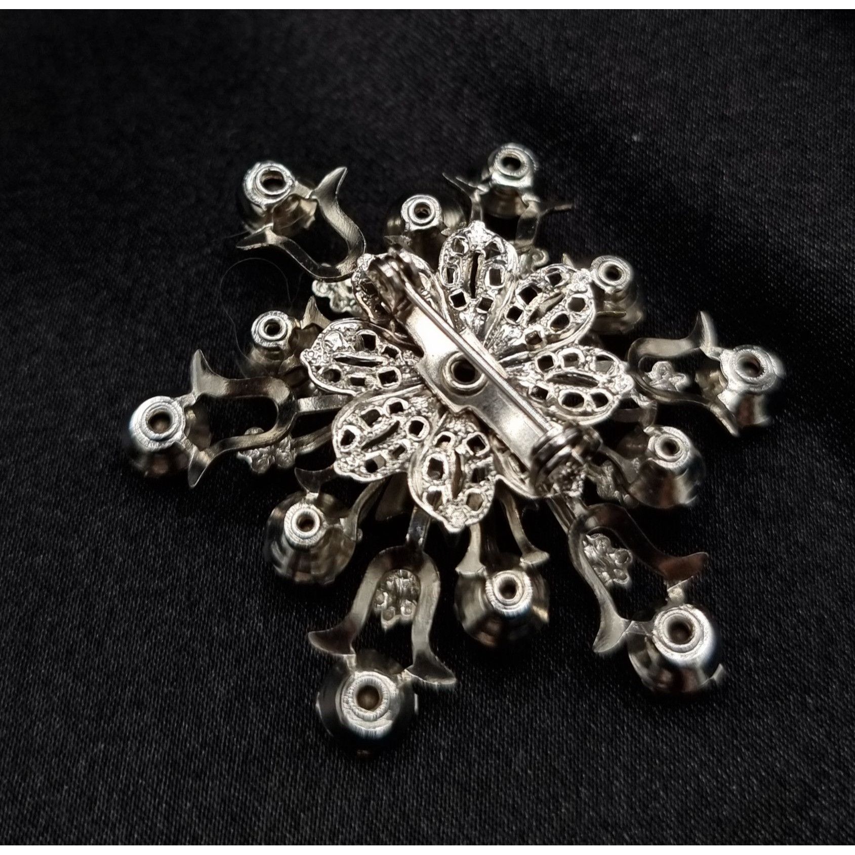 Vintage Vintage 1960's Rhinestone Snowflake Brooch Pin Size ONE SIZE - 5 Thumbnail