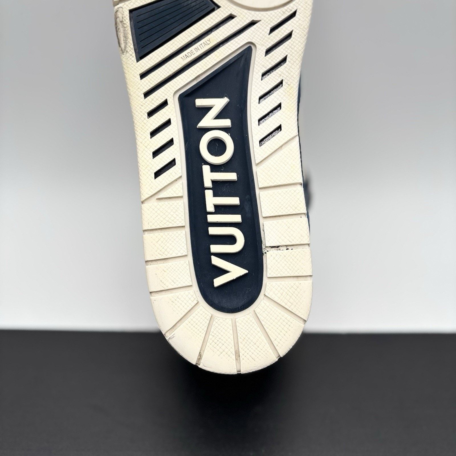 Louis Vuitton (11-11.5 US) Louis Vuitton Trainer ' White Navy '| GOOD COND Size US 11.5 / EU 44-45 - 9 Thumbnail
