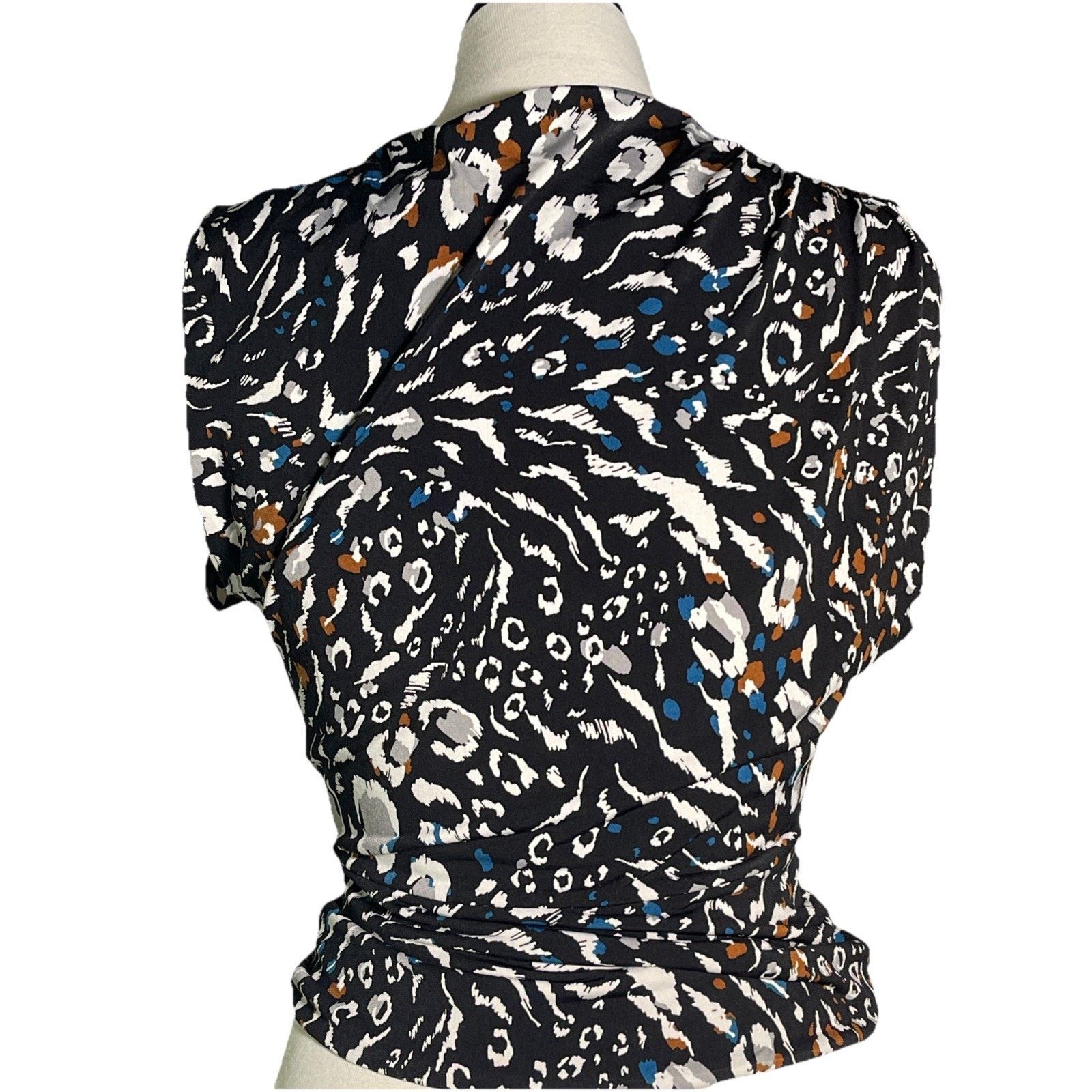White House Black Market White House Black Market leopard print top XXS Pullover NWT Size XXS / US 00 / IT 34 - 4 Thumbnail