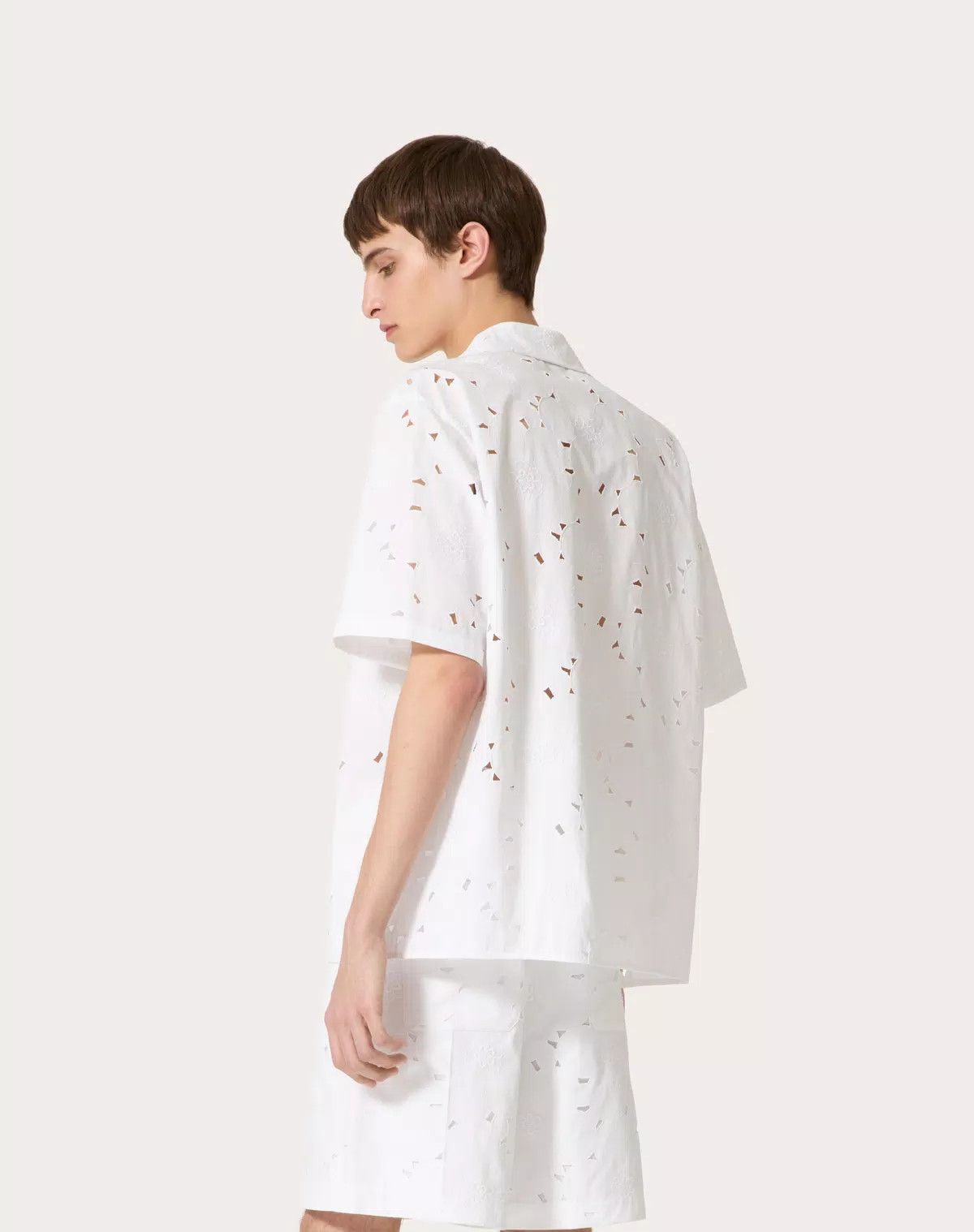 Valentino oc11z0625 San Gallo Cotton Bowling Shirt in White Size US M / EU 48-50 / 2 - 6 Thumbnail