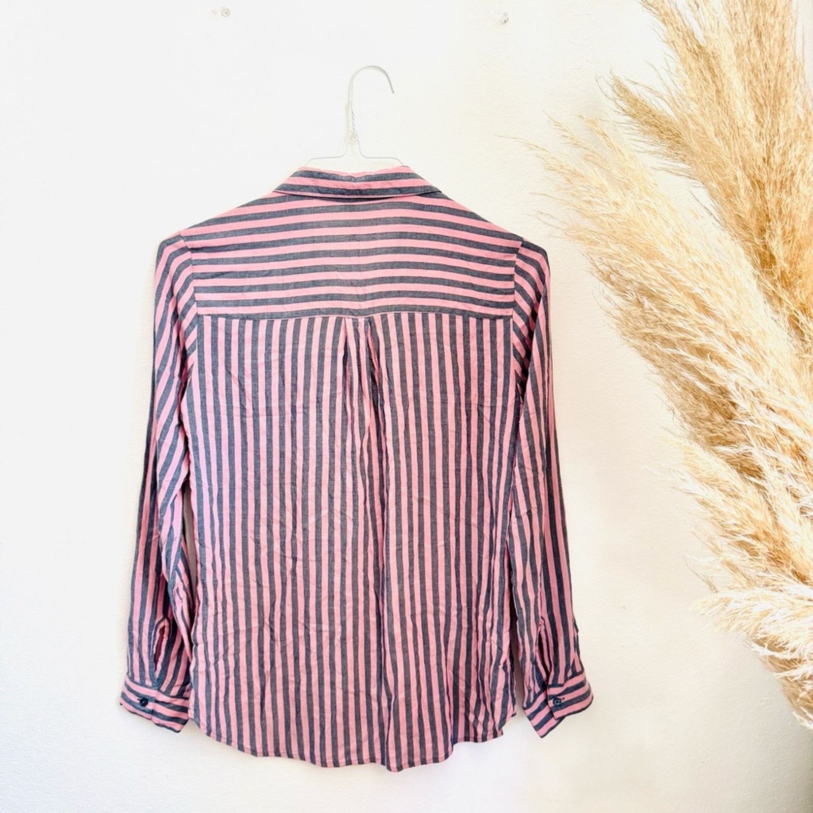 Express EXPRESS Pink Grey Gray Stripe Button Pocket Blouse Top Shirt Size S / US 4 / IT 40 - 5 Thumbnail