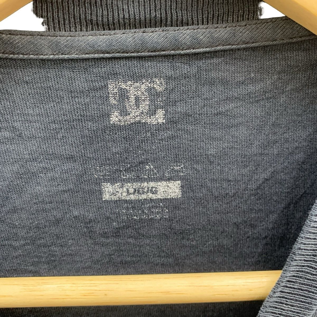 Other DC SHOES Comic Style Logo Natural Sun Faded Tee Shirt Top Size US L / EU 52-54 / 3 - 8 Thumbnail