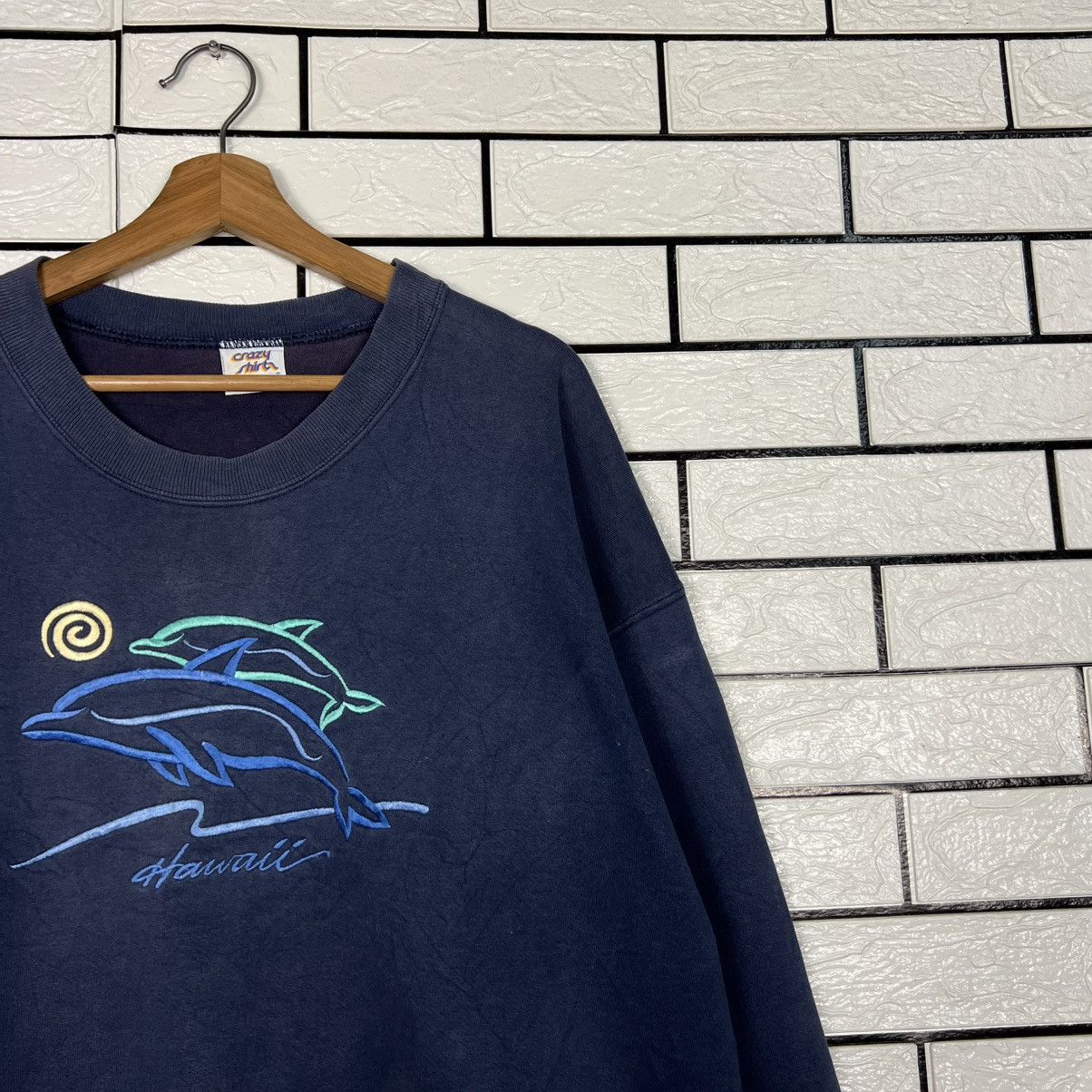 Vintage 90s CRAZYSHIRT Hawaii Dolphin Big Logo Sweatshirt #4173-C191 Size US L / EU 52-54 / 3 - 5 Thumbnail