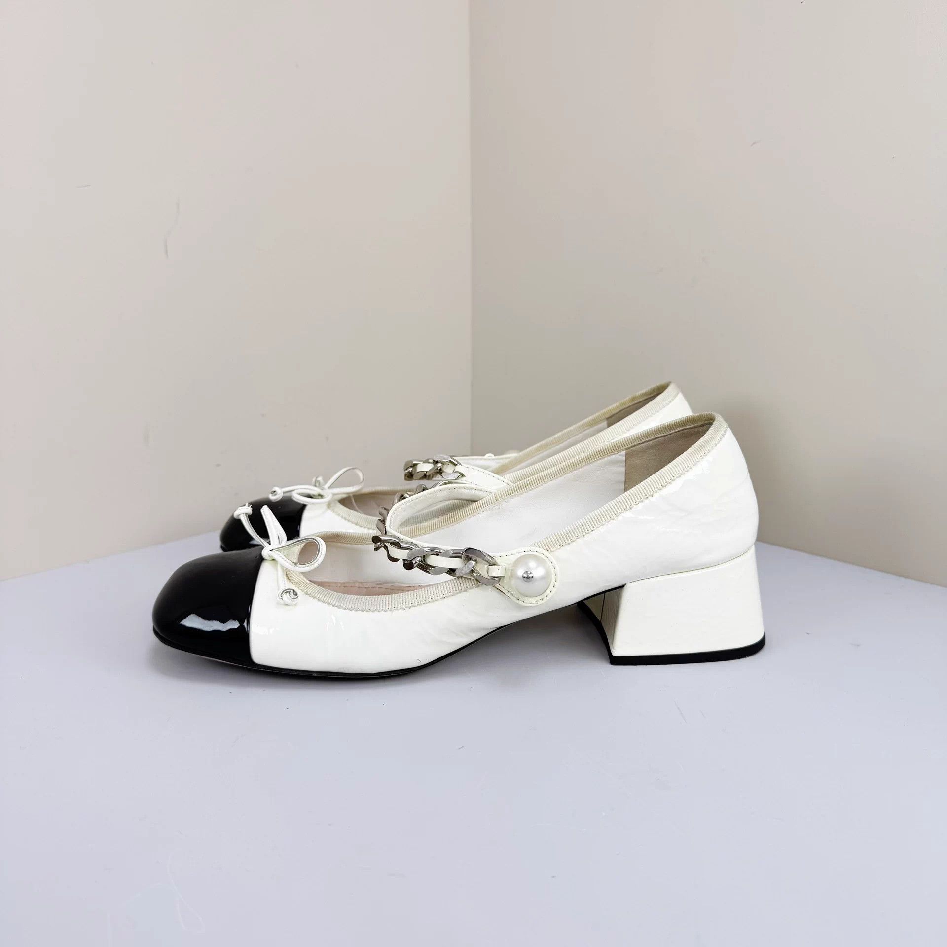 Miu Miu MIU MIU Patent Leather Bow Mary Janes EUR 38 Size US 8 / IT 38 - 2 Thumbnail