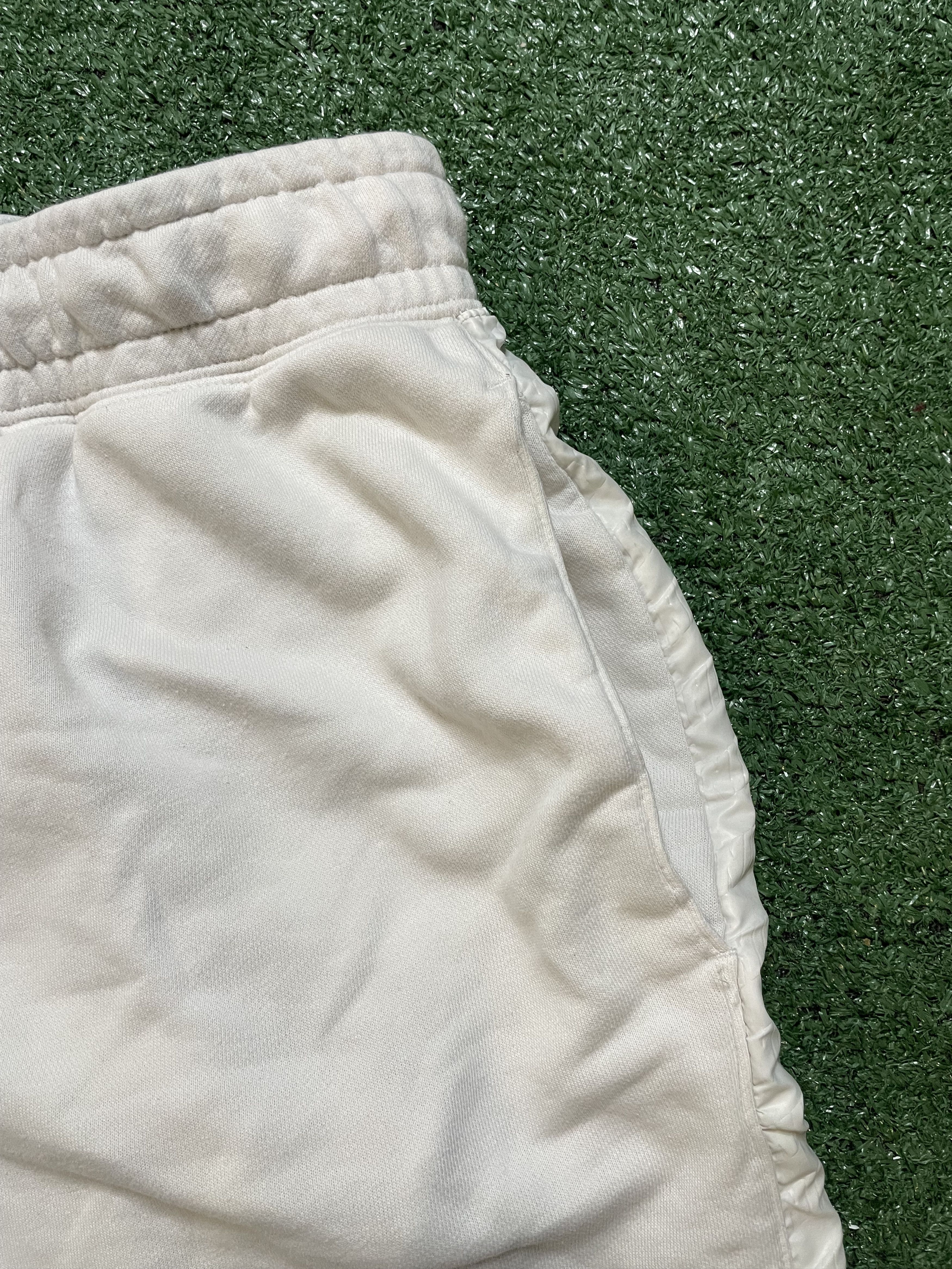 Nike Nike alumni white shorts Size US 34 / EU 50 - 3 Thumbnail