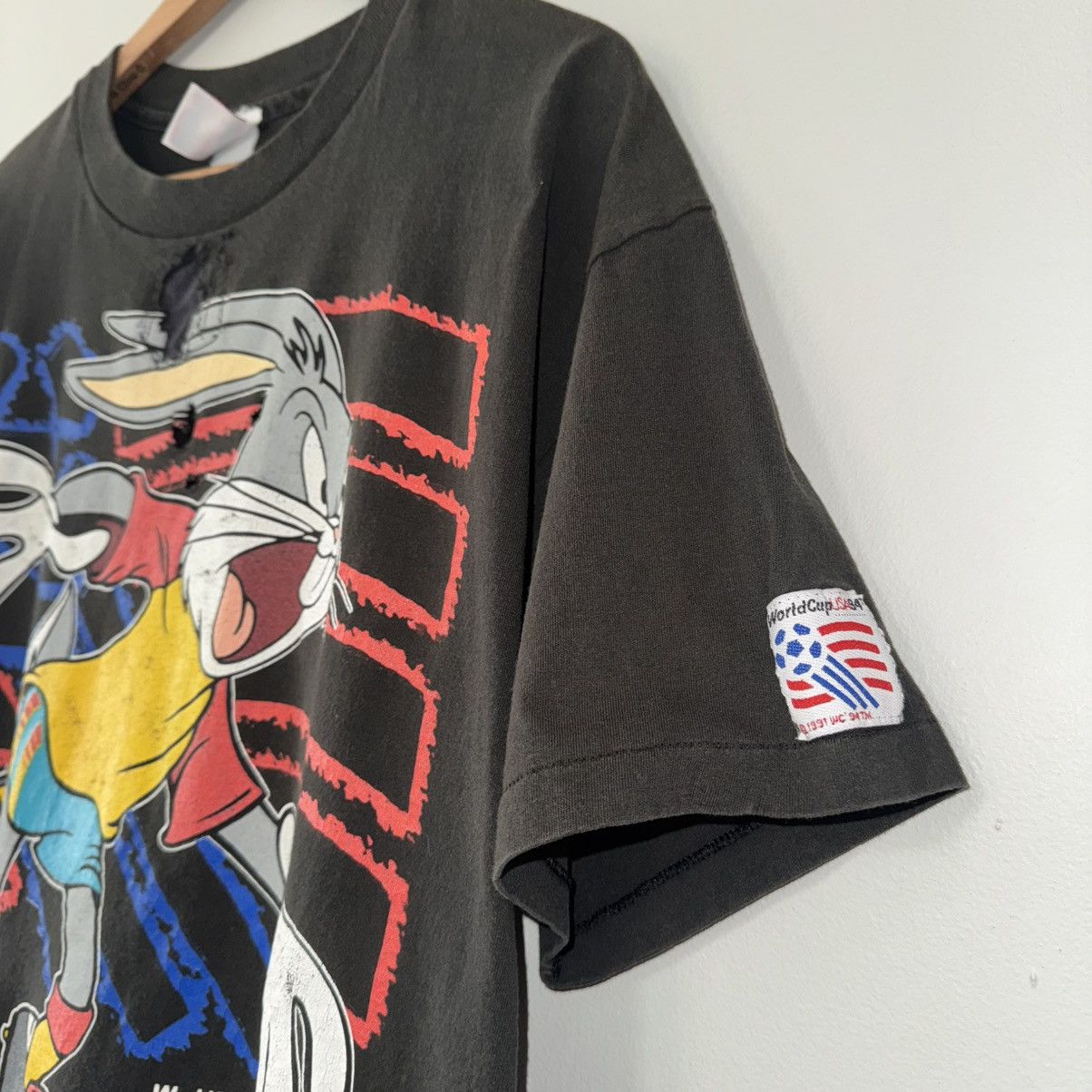 Vintage VINTAGE 1994 WORLD CUP BUGS BUNNY LOONEY TUNES TEE Size US L / EU 52-54 / 3 - 8 Thumbnail