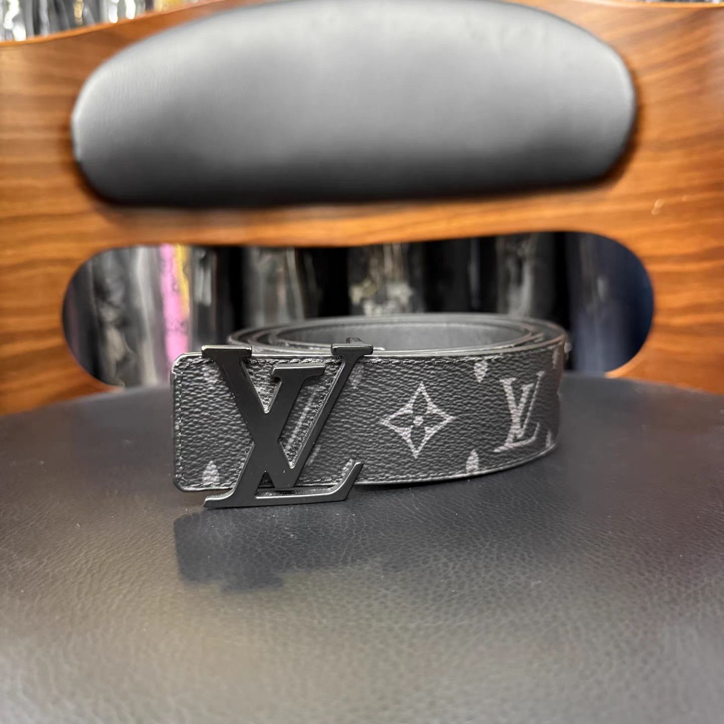 Louis Vuitton Monogram Pattern Belt with Metal Buckle Size ONE SIZE - 1 Thumbnail