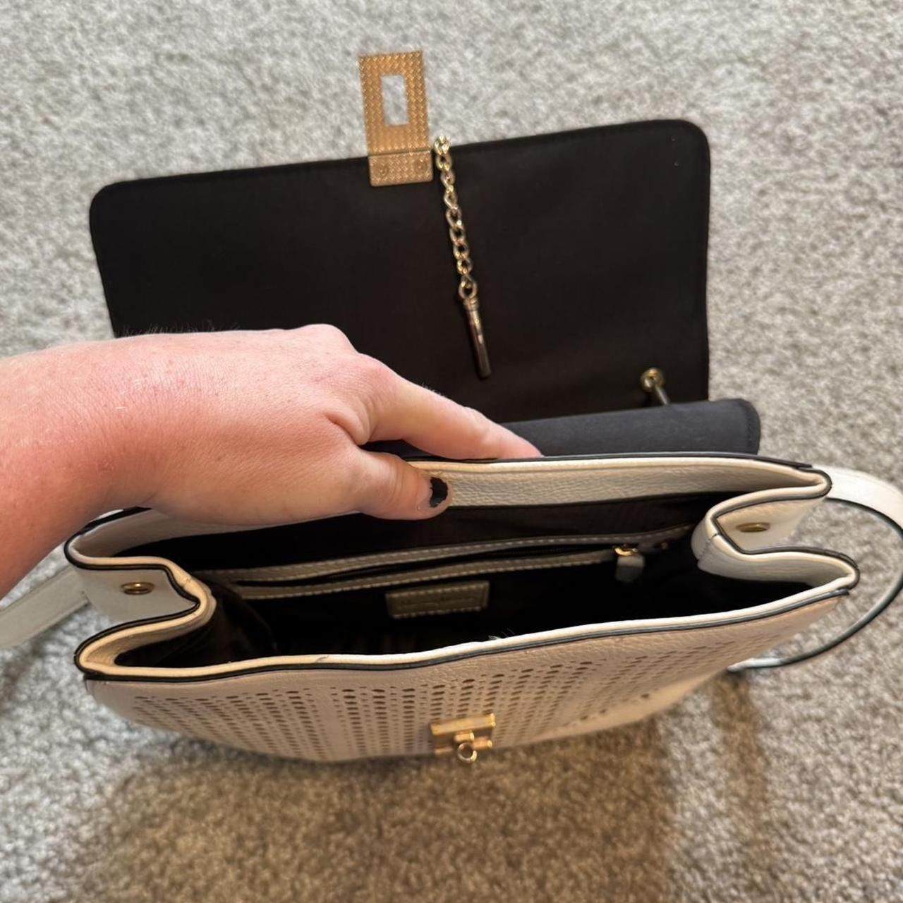 Neiman Marcus Cream Leather Shoulder/Crossbody Bag Size ONE SIZE - 3 Thumbnail