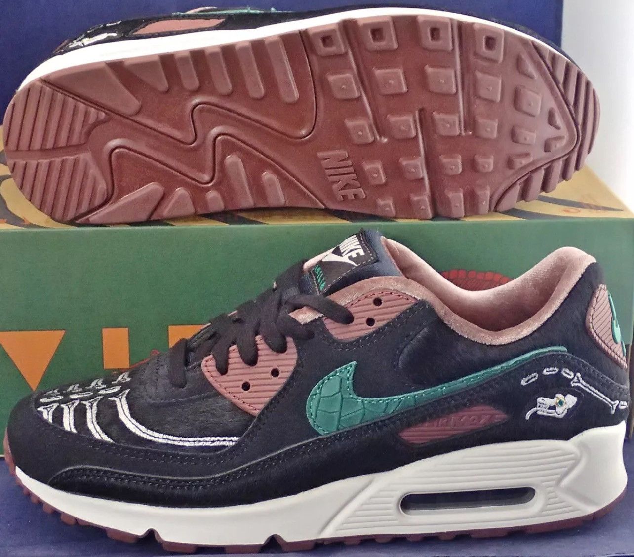 Nike Nike Air Max 90 Siempre Familia Size US 10 / IT 40 - 3 Thumbnail