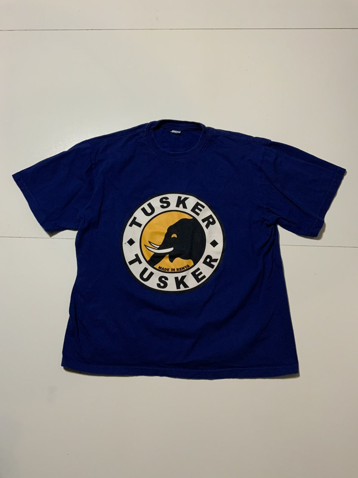 Vintage Vintage Tusker Beer Made In Kenya Baada Africa Boxy T-Shirt Size US L / EU 52-54 / 3 - 1 Thumbnail
