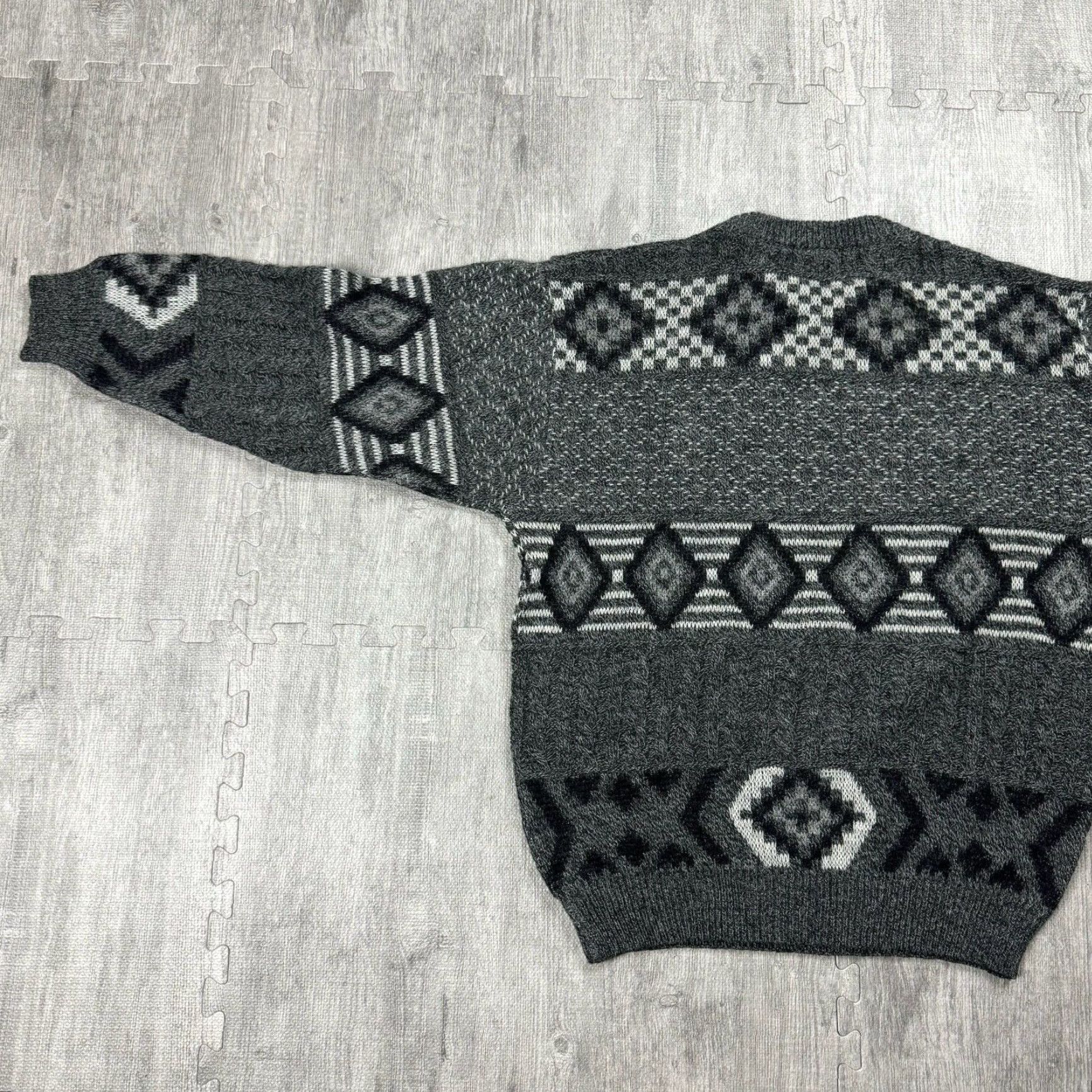 Vintage VINTAGE 90s BRIGADOON ABSTRACT GEOMETRIC PULLOVER SWEATER XL GRAY BLACK MENS Size XL / US 12-14 / IT 48-50 - 7 Thumbnail